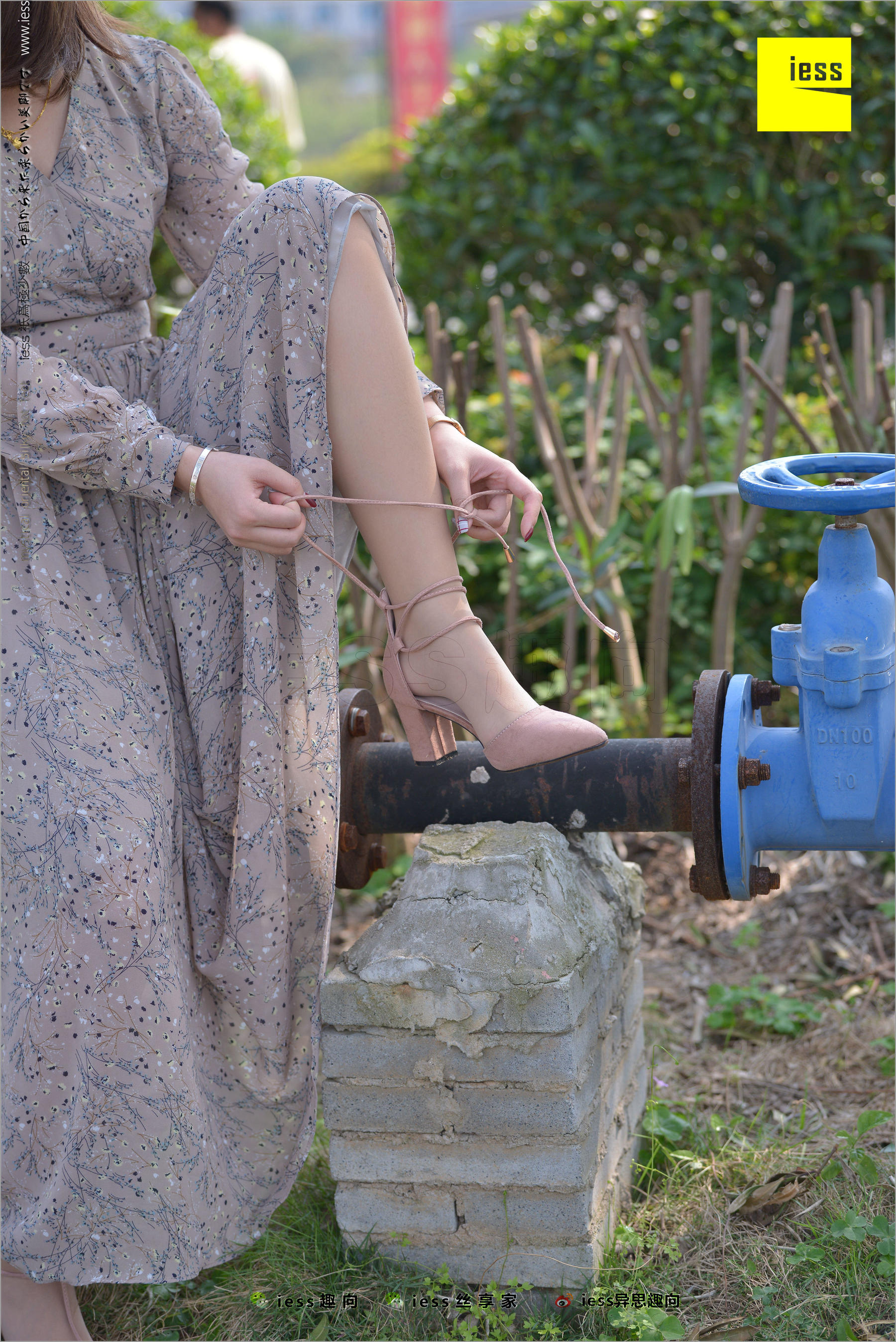 馨月《足鉴》 [异思趣向IESS] 丝足便当215_第2张