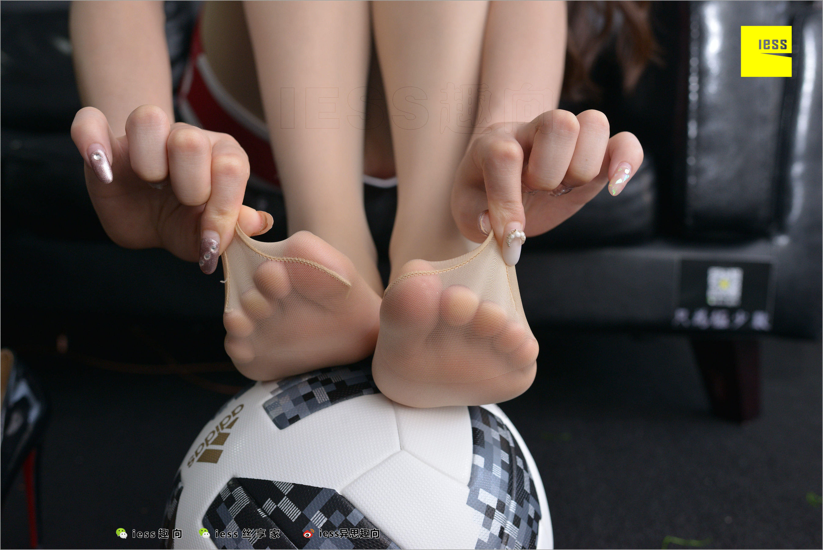 [异思趣向IESS] 丝足便当248 云芝 《丝袜啤酒世界杯I--懂个球》_第1张