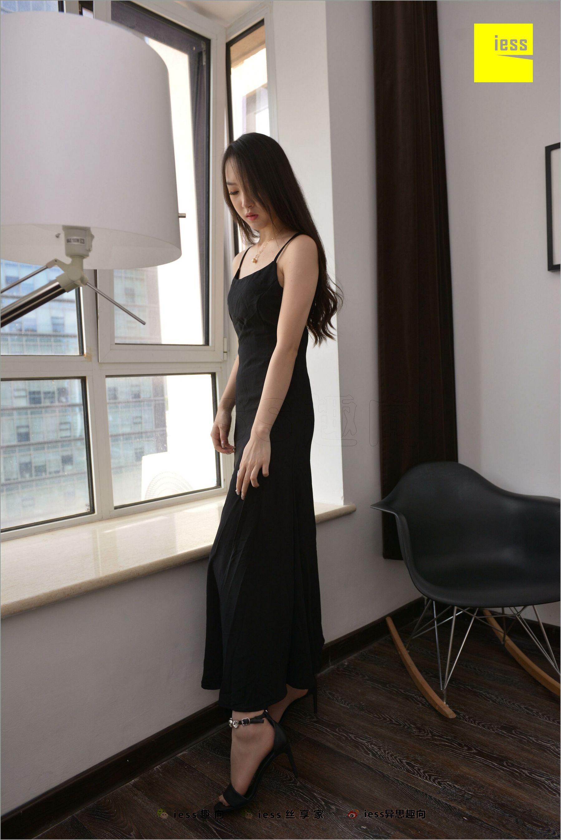 [异思趣向IESS] 丝足便当253 云芝 《高衩长裙下的脱袜诱惑》_第5张