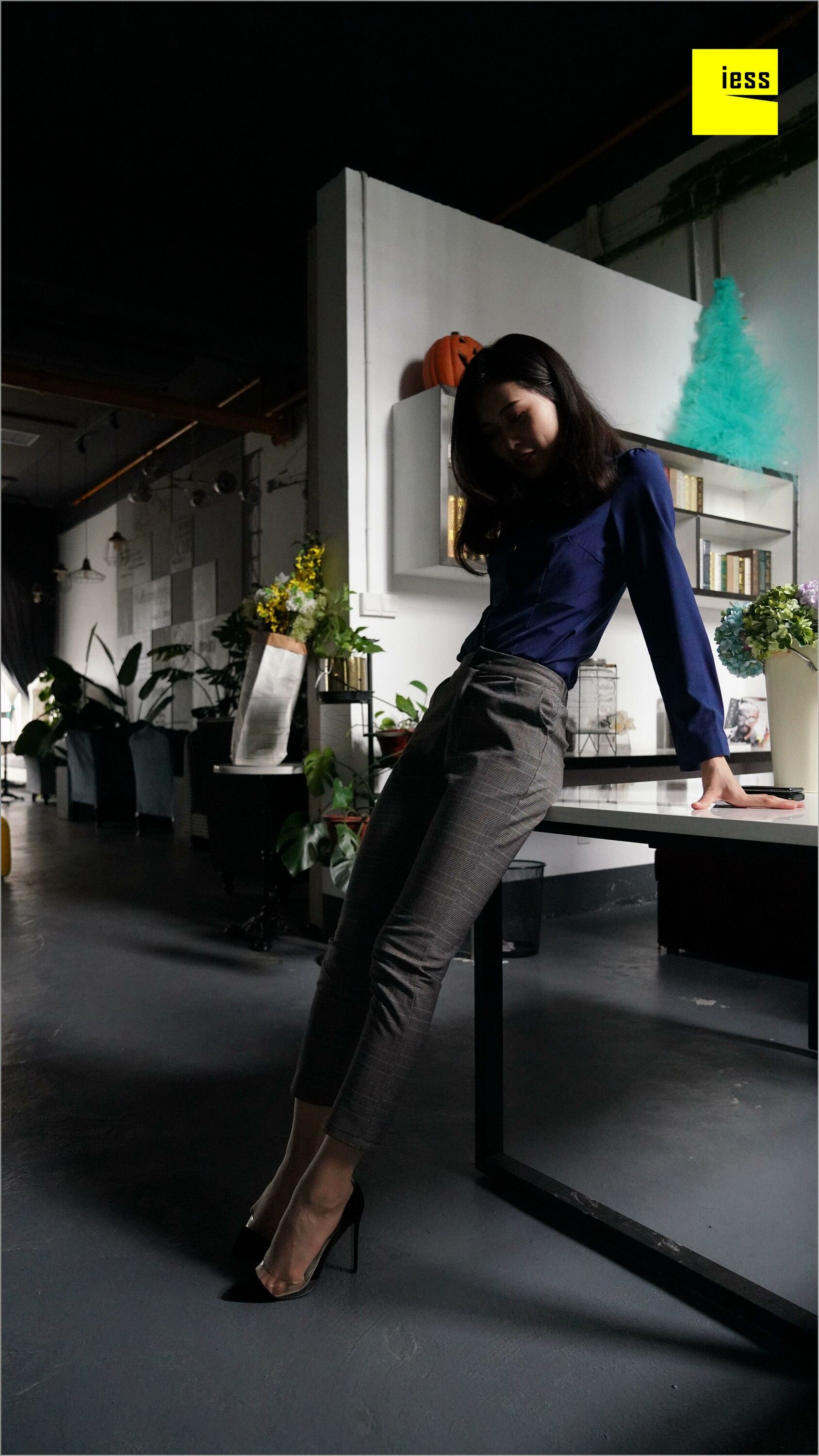 [异思趣向IESS] 丝足便当261 邱主管 《穿长裤的邱主管》_第2张