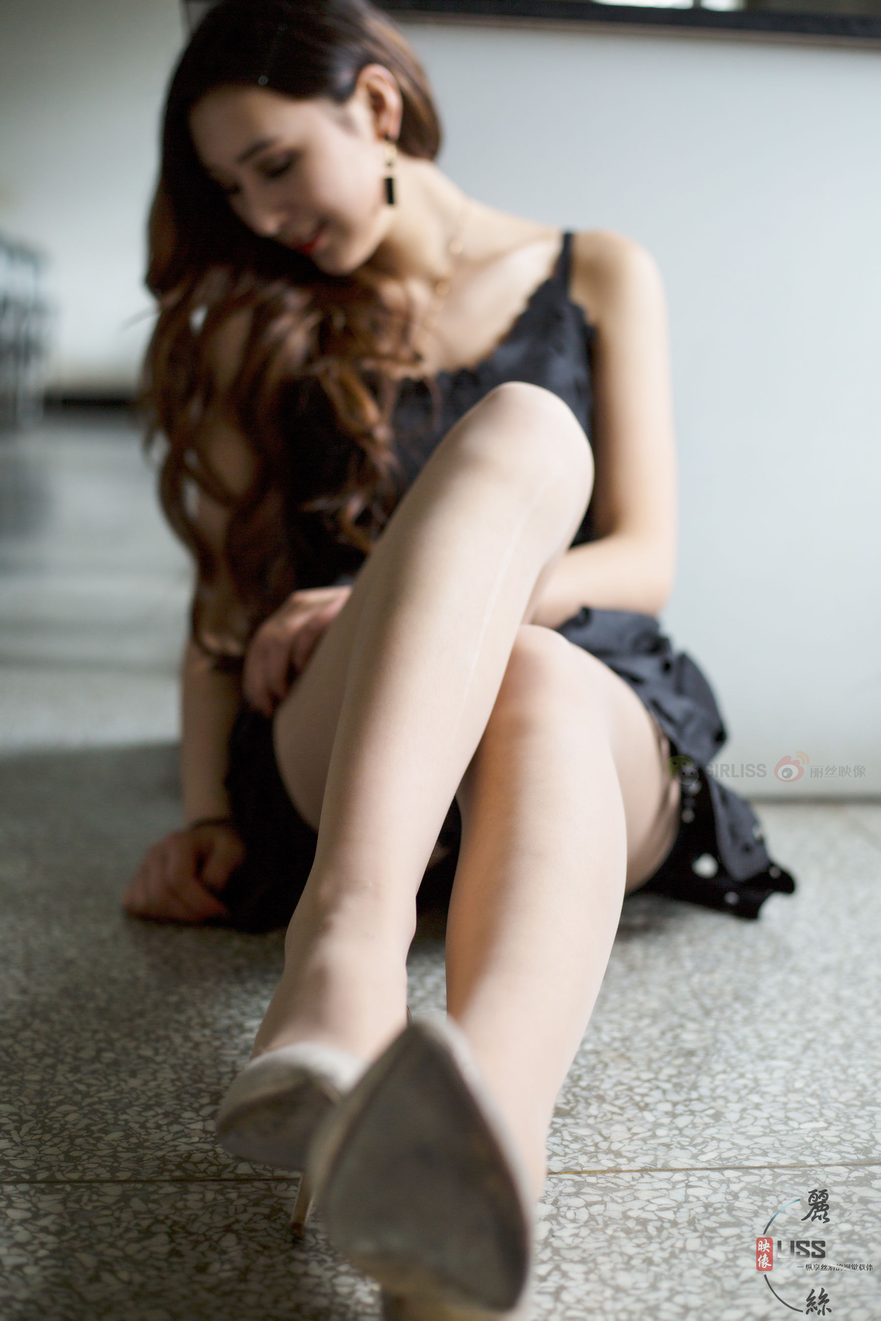 [丽丝映像GIRLISS] - 小西装黑色裙_第1张