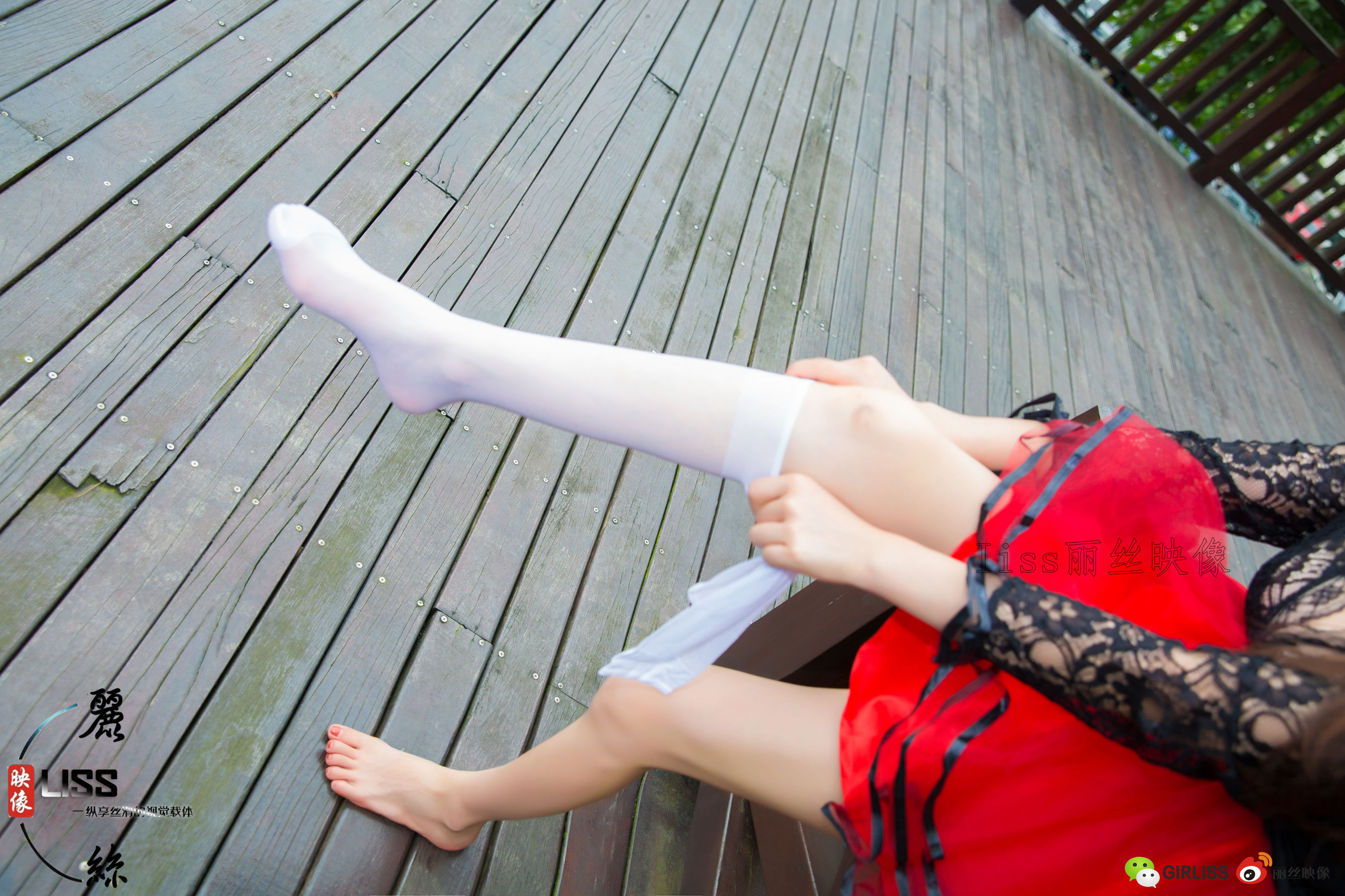 [丽丝映像GIRLISS] 中筒白丝袜_第1张