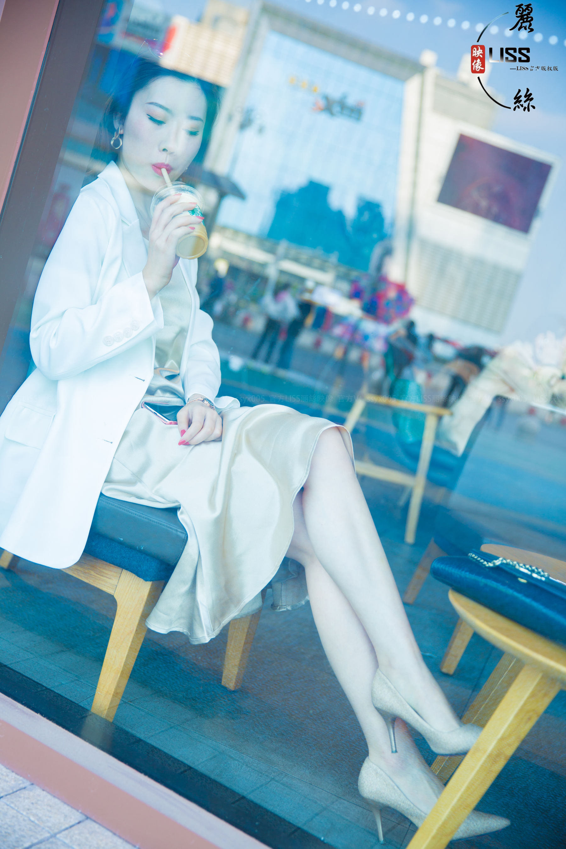 GIRLISS丽丝映像甄选 - 下班归家便行贴_第3张