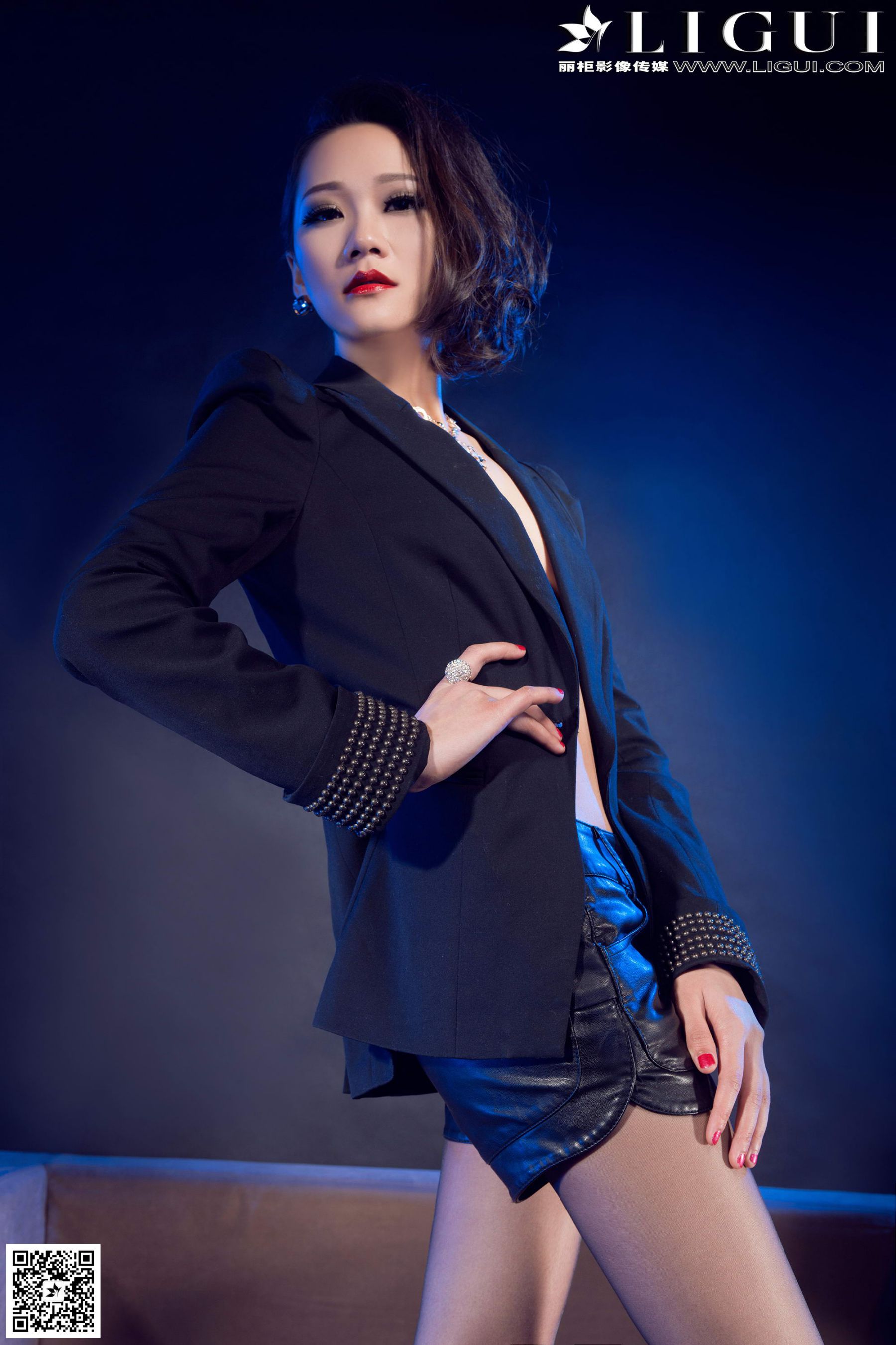 Model 曼蒂《灰丝高跟女王》上中下全集 [丽柜LiGui] 美腿玉足写真图片_第2张