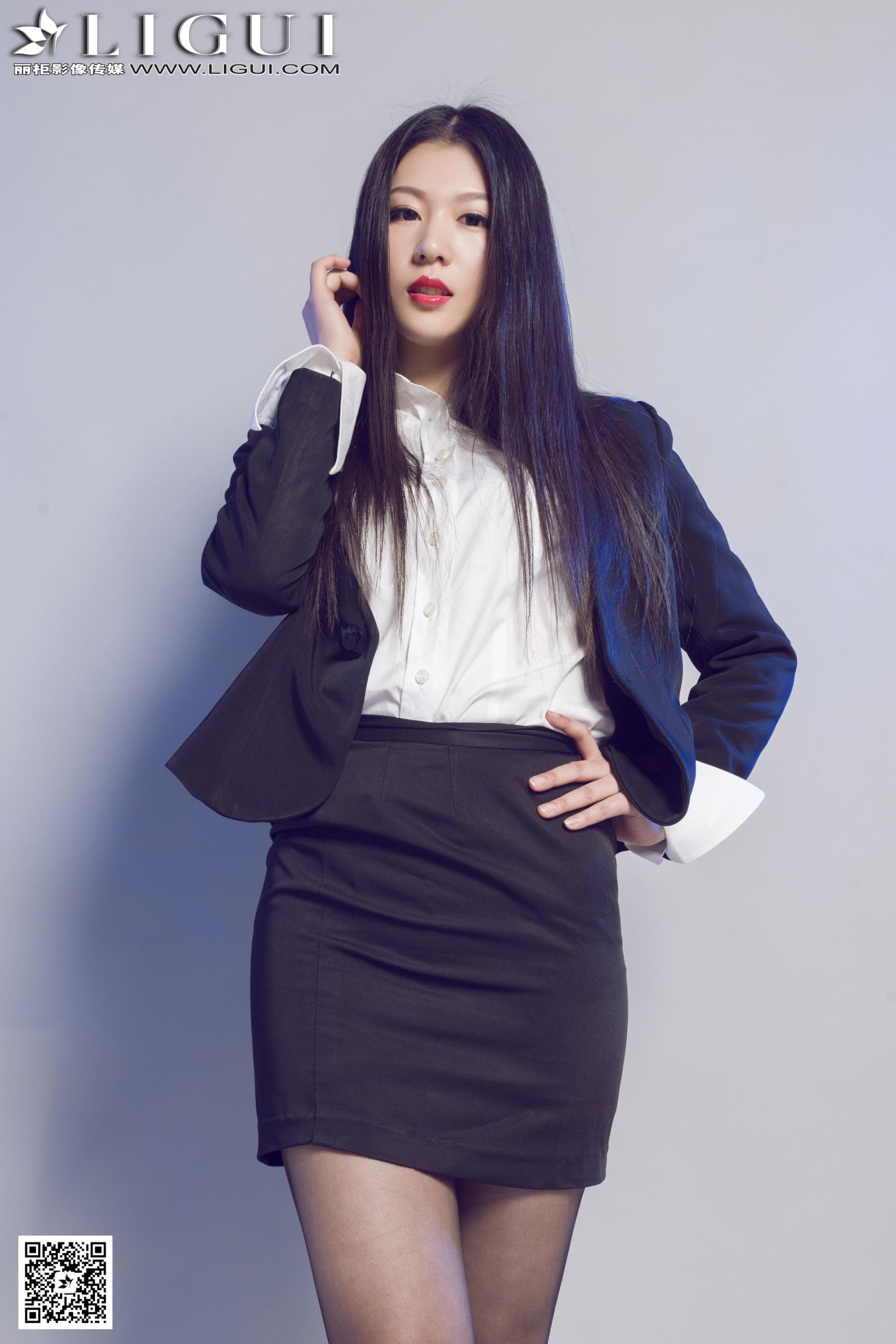 Model 佳怡《灰丝高跟秘书》上下全集 [丽柜LiGui] 美腿玉足写真图片_第1张