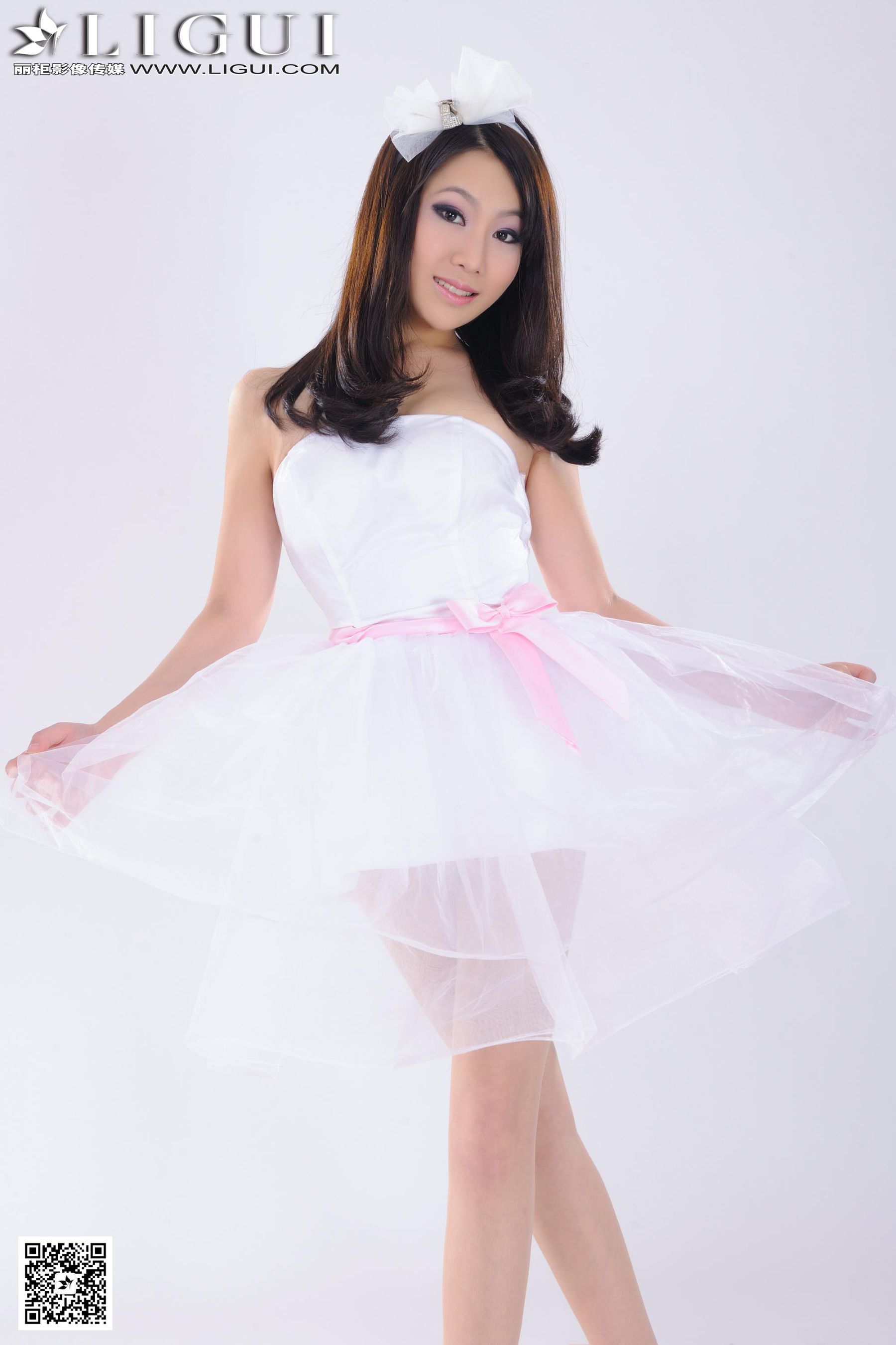 Model 文静《婚纱美女丝足高跟》[丽柜LiGui] 美腿玉足写真图片_第1张