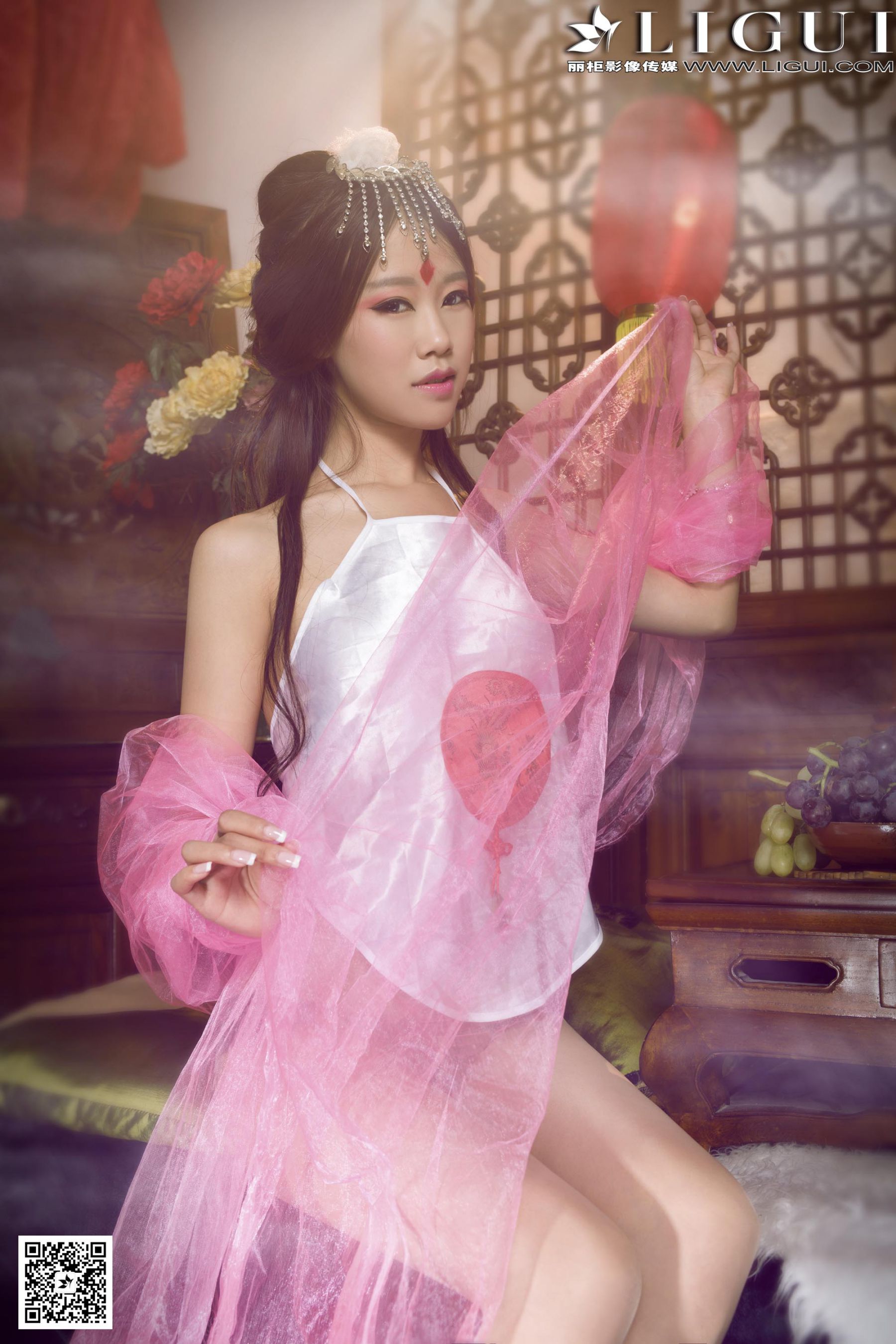 Model 语寒、然然《薄纱肚兜古典美人》 [丽柜LiGui] 美腿玉足写真图片_第2张
