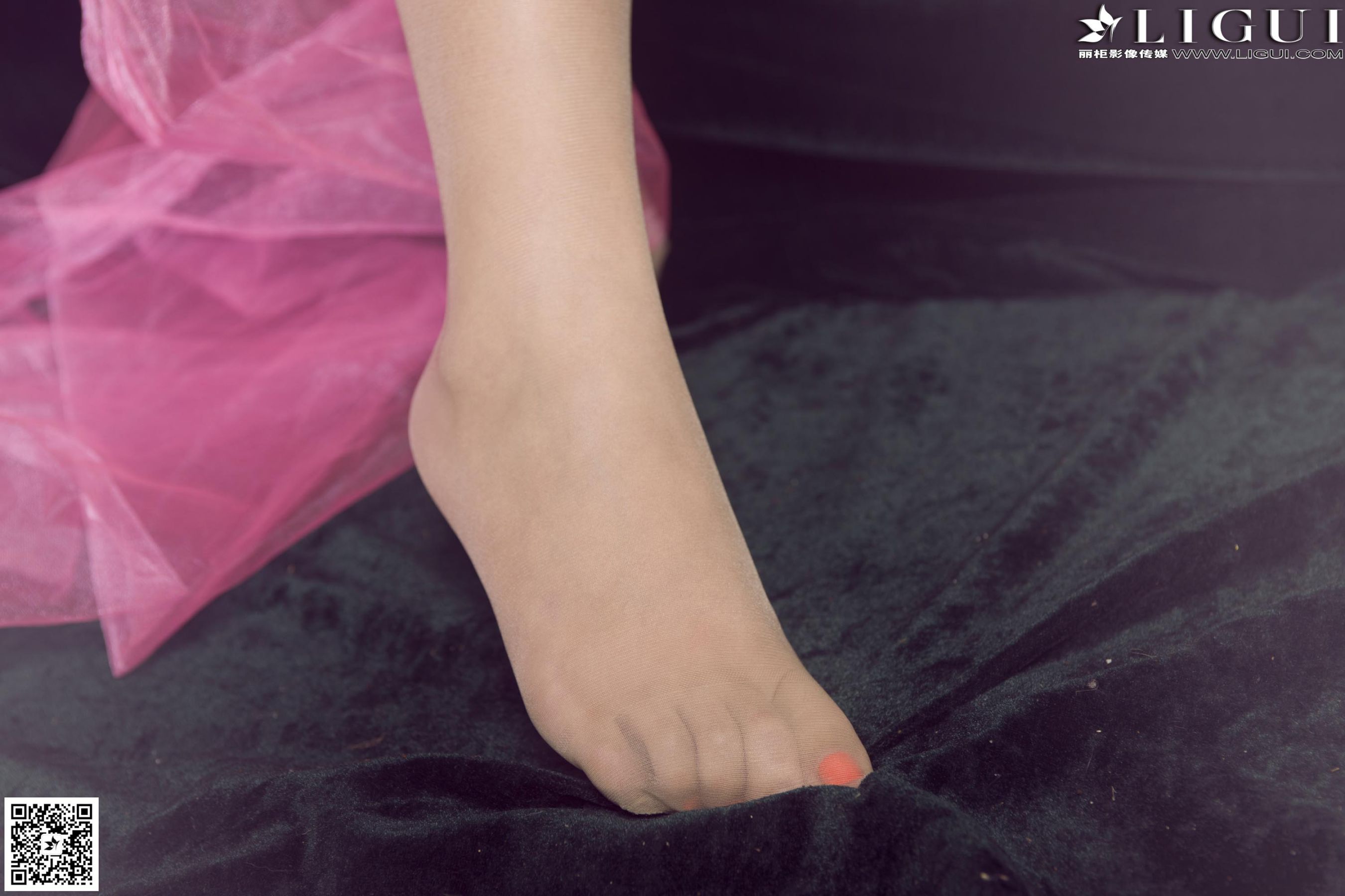 Model 语寒、然然《薄纱肚兜古典美人》 [丽柜LiGui] 美腿玉足写真图片_第3张