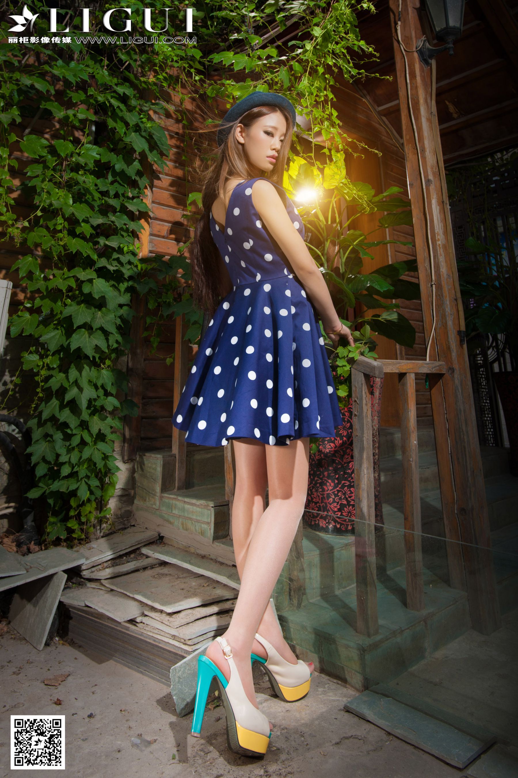 Model 语寒《街拍时尚连衣裙长腿女神》 [丽柜LiGui] 美腿玉足写真图片_第1张