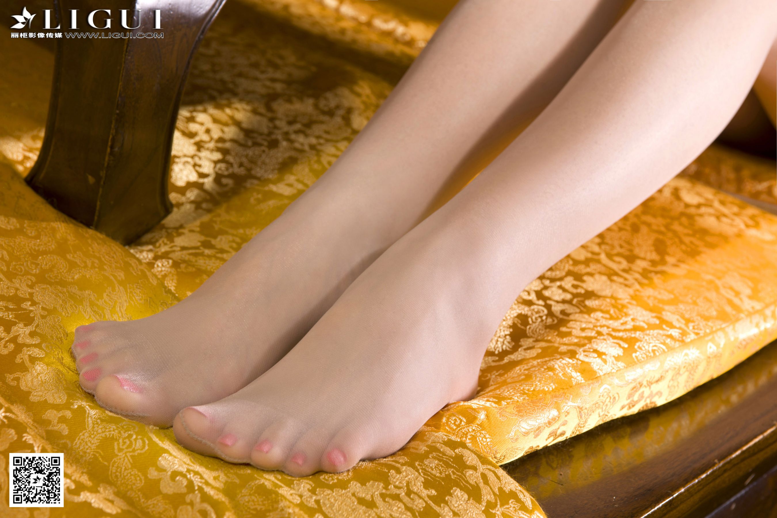 Model 乐乐《古典旗袍茶艺丝足》上下全集 [丽柜LiGui] 美腿玉足写真图片_第3张