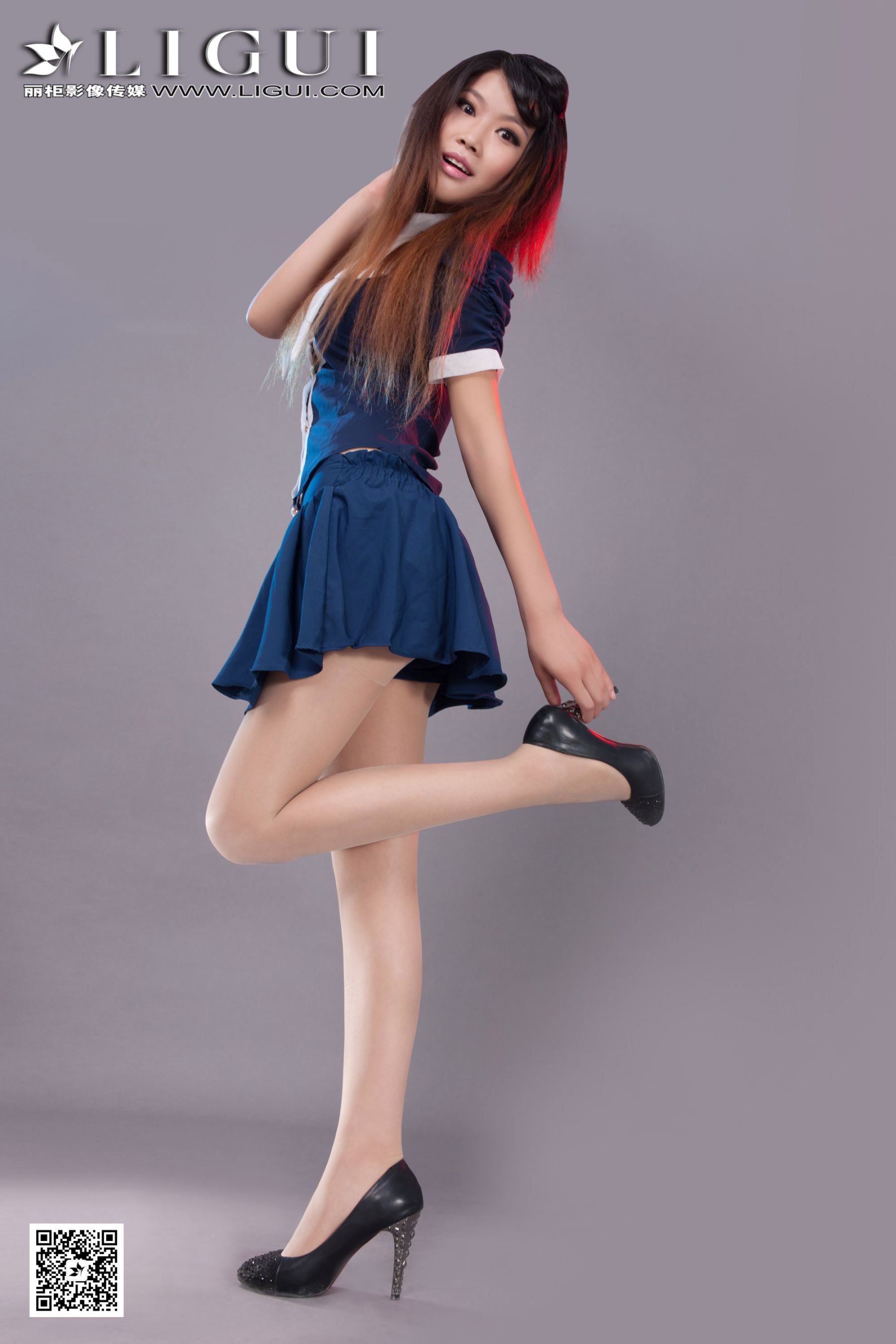 [丽柜LiGui] Model 怡萱《迷你裙丝足高跟》上下全集 美腿玉足写真图片_第5张