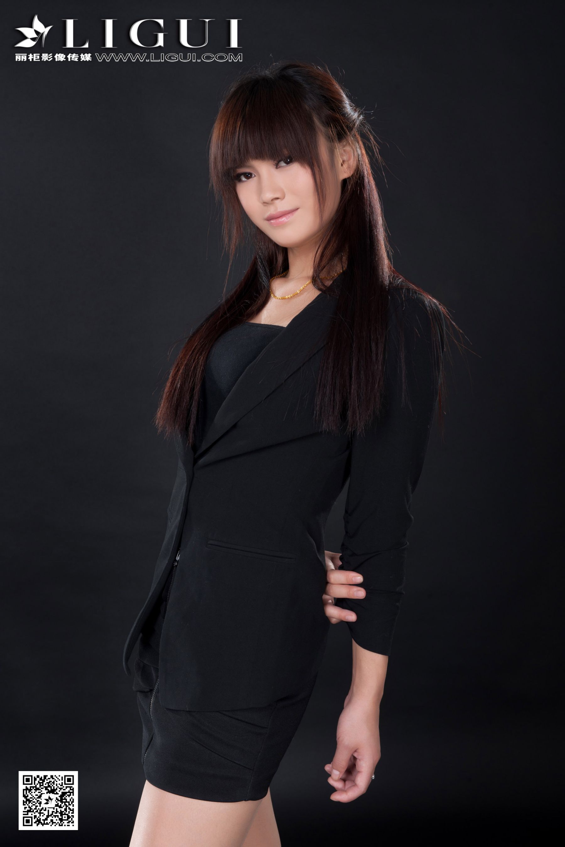 [丽柜贵足LiGui] Model 晴晴《职业装美女丝足高跟》美腿玉足写真图片_第1张