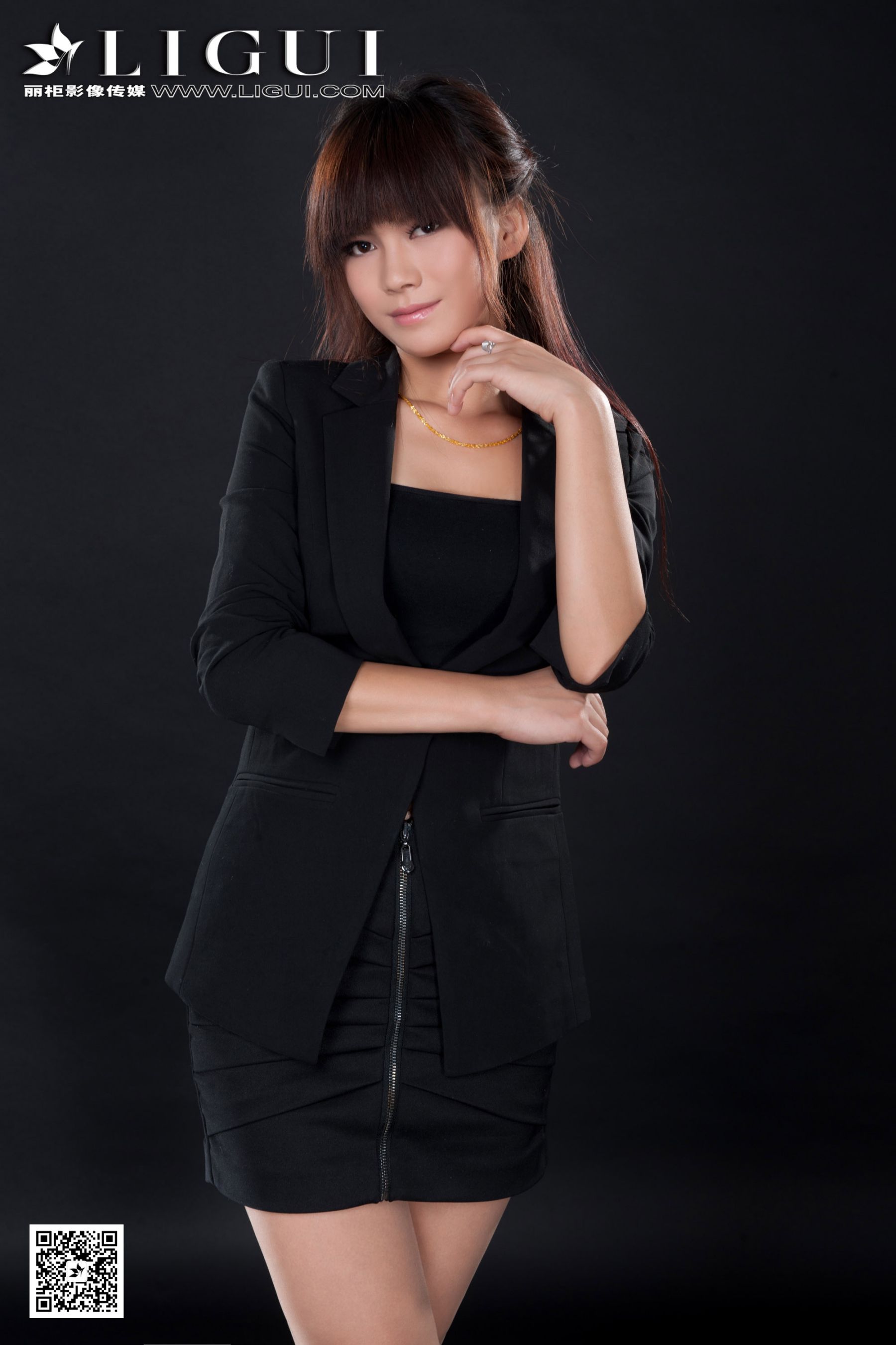 [丽柜贵足LiGui] Model 晴晴《职业装美女丝足高跟》美腿玉足写真图片_第4张