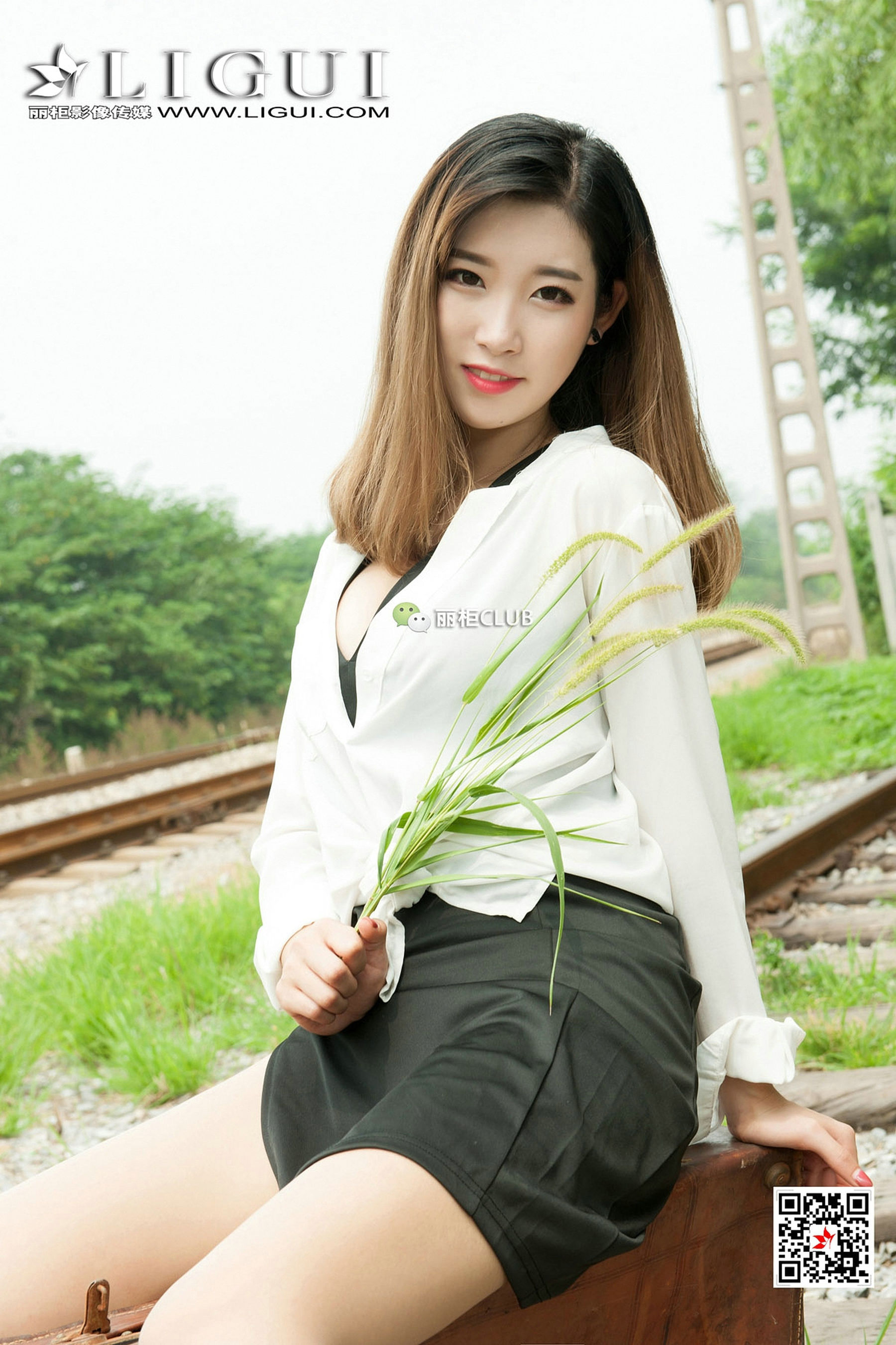 Model 筱筱《火车道OL丝足》 [丽柜Ligui]_第4张