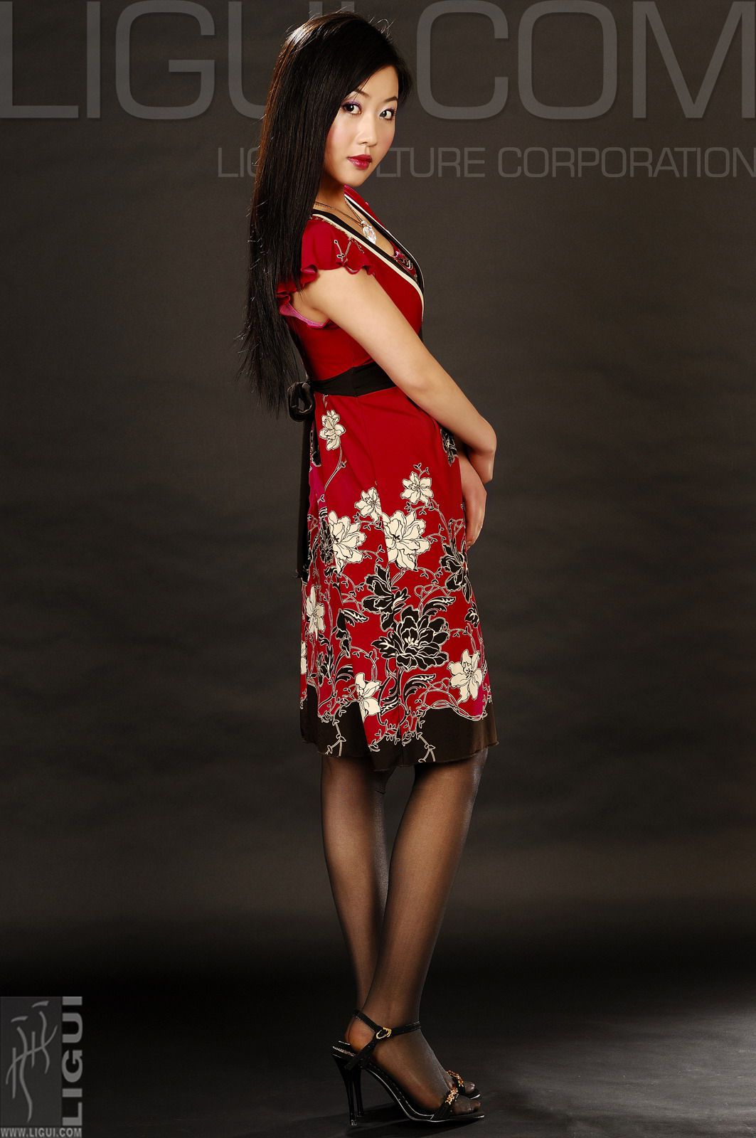 [丽柜LiGui] Model 小璐璐《飄動的丝襪》丝足写真图片_第1张