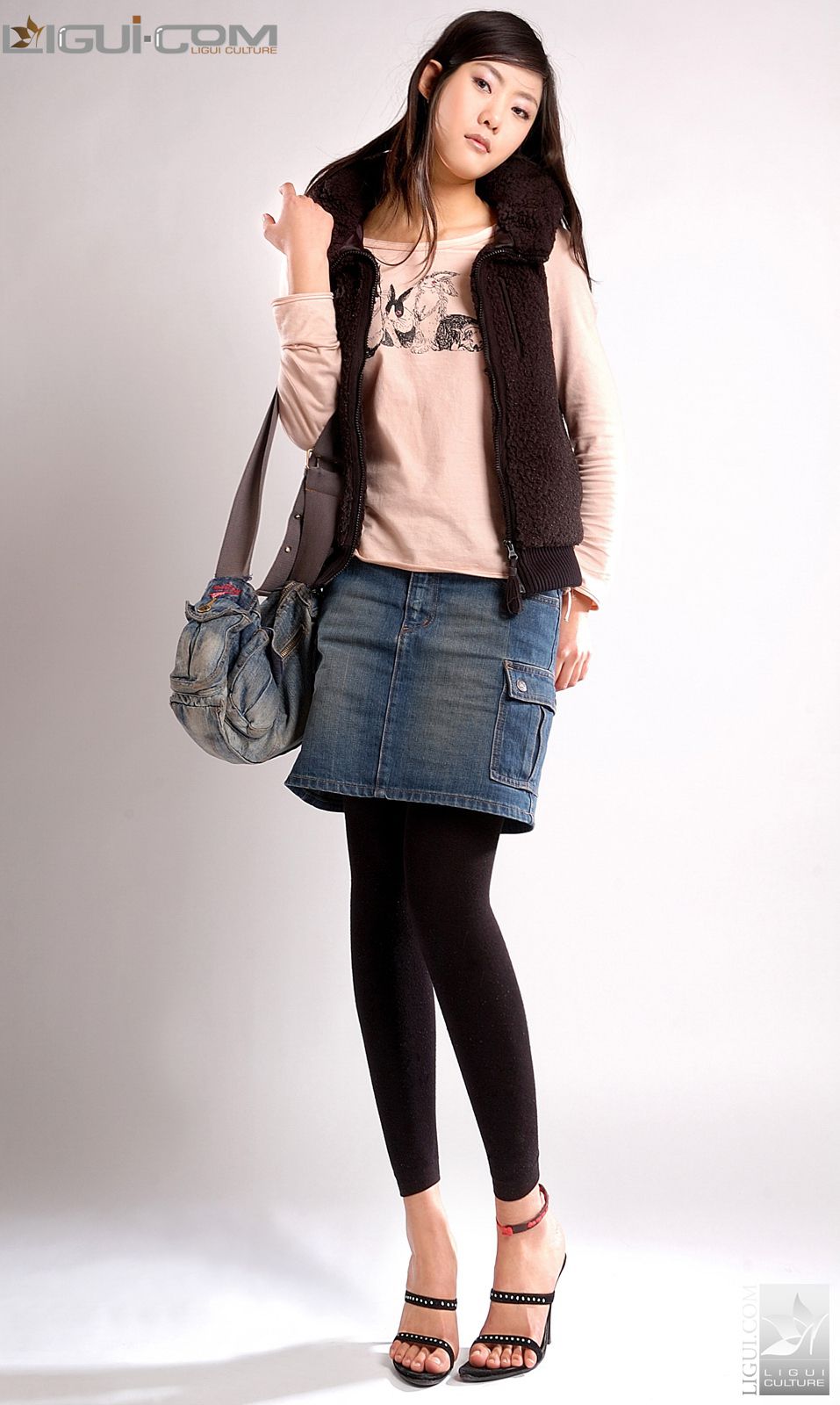 Model 张迪《牛仔短裙玩飘逸》 [丽柜LiGui] 美腿玉足写真图片_第4张
