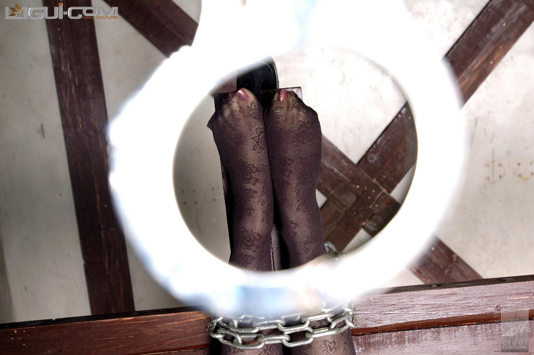 [丽柜美束LiGui] Model 露露《黑丝镣铐》丝足写真图片_第4张