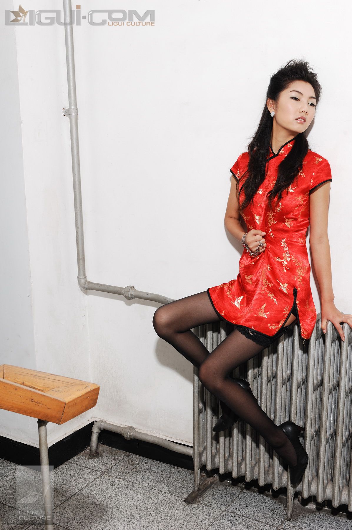 Model 丝丝《电梯口的黑丝高跟》 [丽柜LiGui] 丝足写真图片_第5张