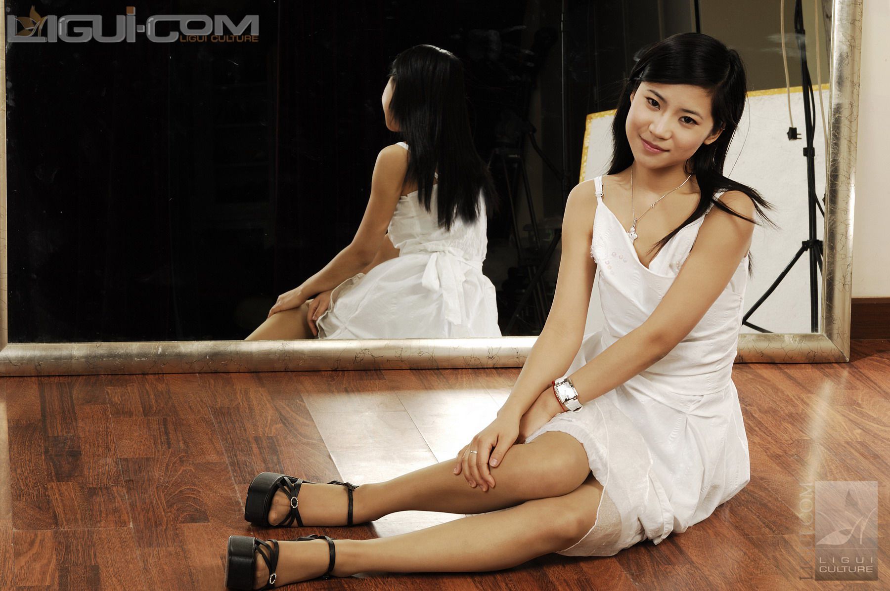 Model 卡鲁鲁《艺校美女的丝袜嫩足》 [丽柜LiGui] 丝足写真图片_第5张