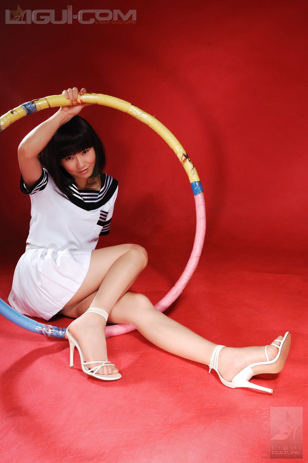 Model 由美《可爱学生妹锻炼时秀丝袜》 [丽柜LiGui] 丝足写真图片_第1张