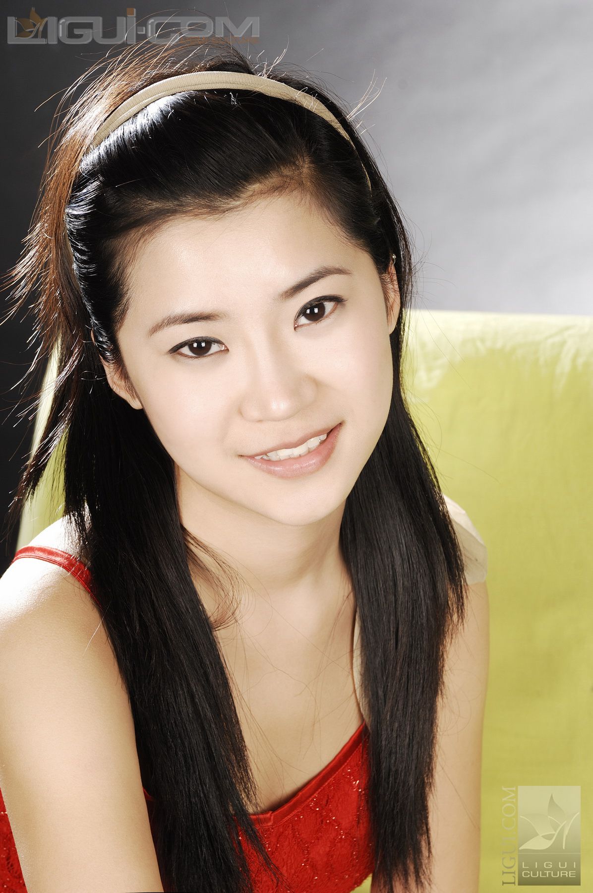 Model 卡鲁鲁《俏皮可爱小美女伊贺流袜堵式束缚》 [丽柜美束LiGui] 丝足写真图片_第1张