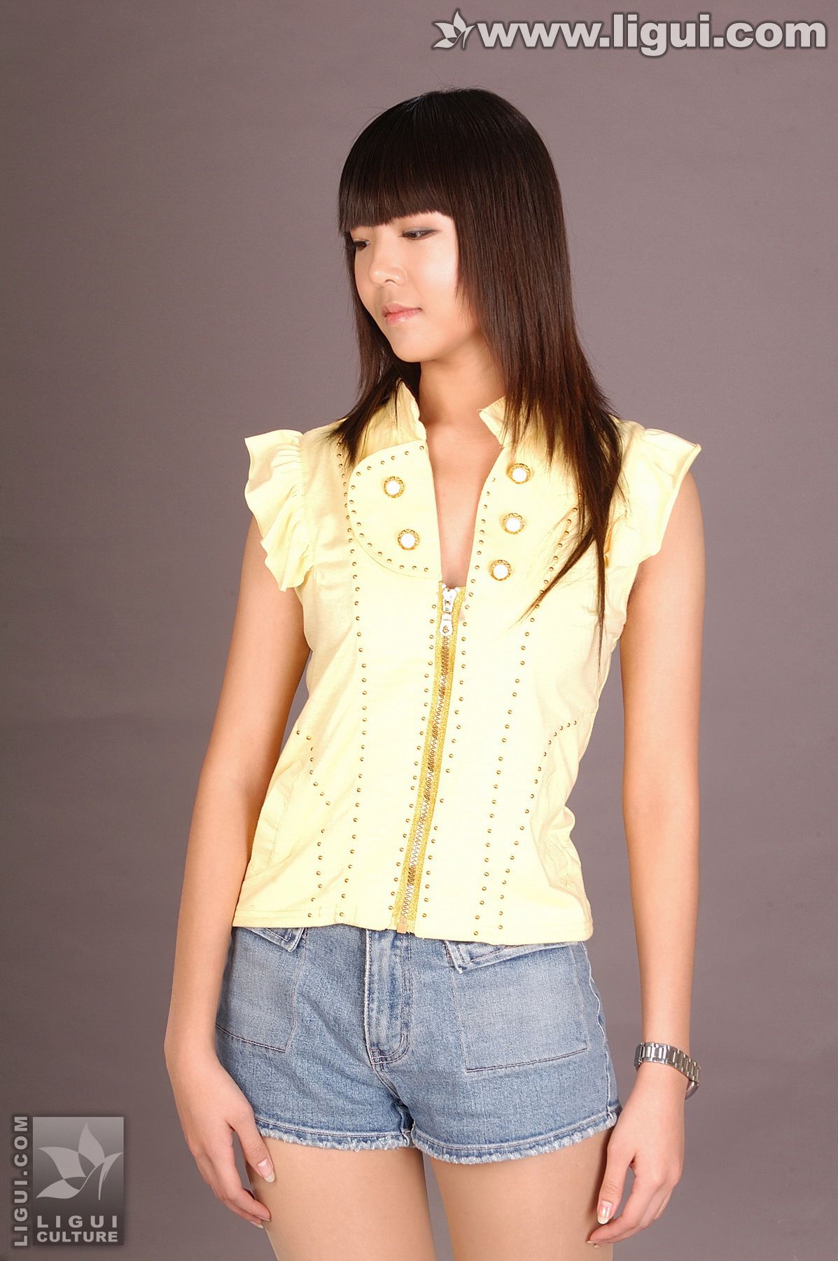 Model 辛志园《青涩年代的柔丝嫩丫》 [丽柜LiGui] 丝足写真图片_第1张