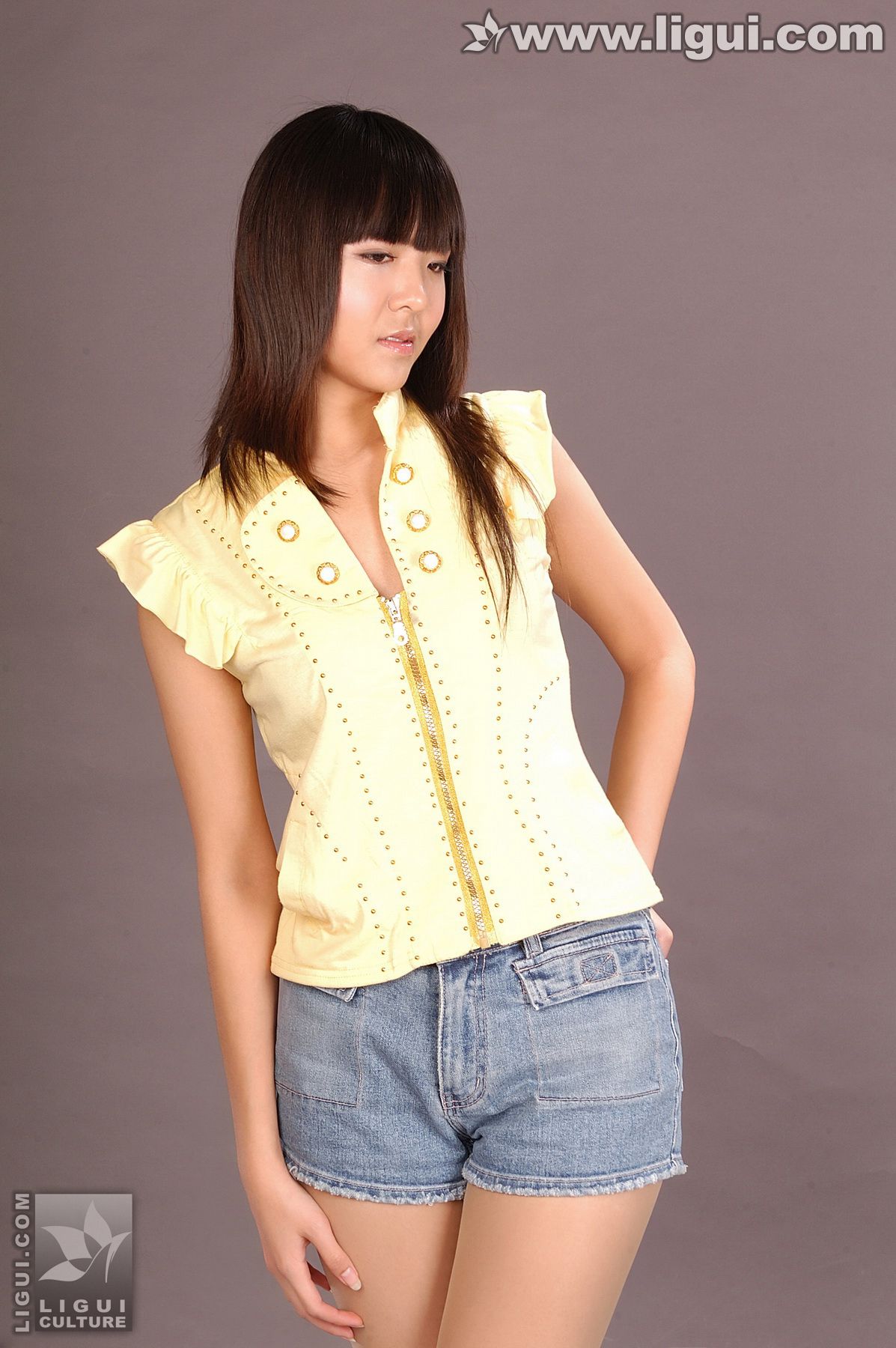 Model 辛志园《青涩年代的柔丝嫩丫》 [丽柜LiGui] 丝足写真图片_第2张