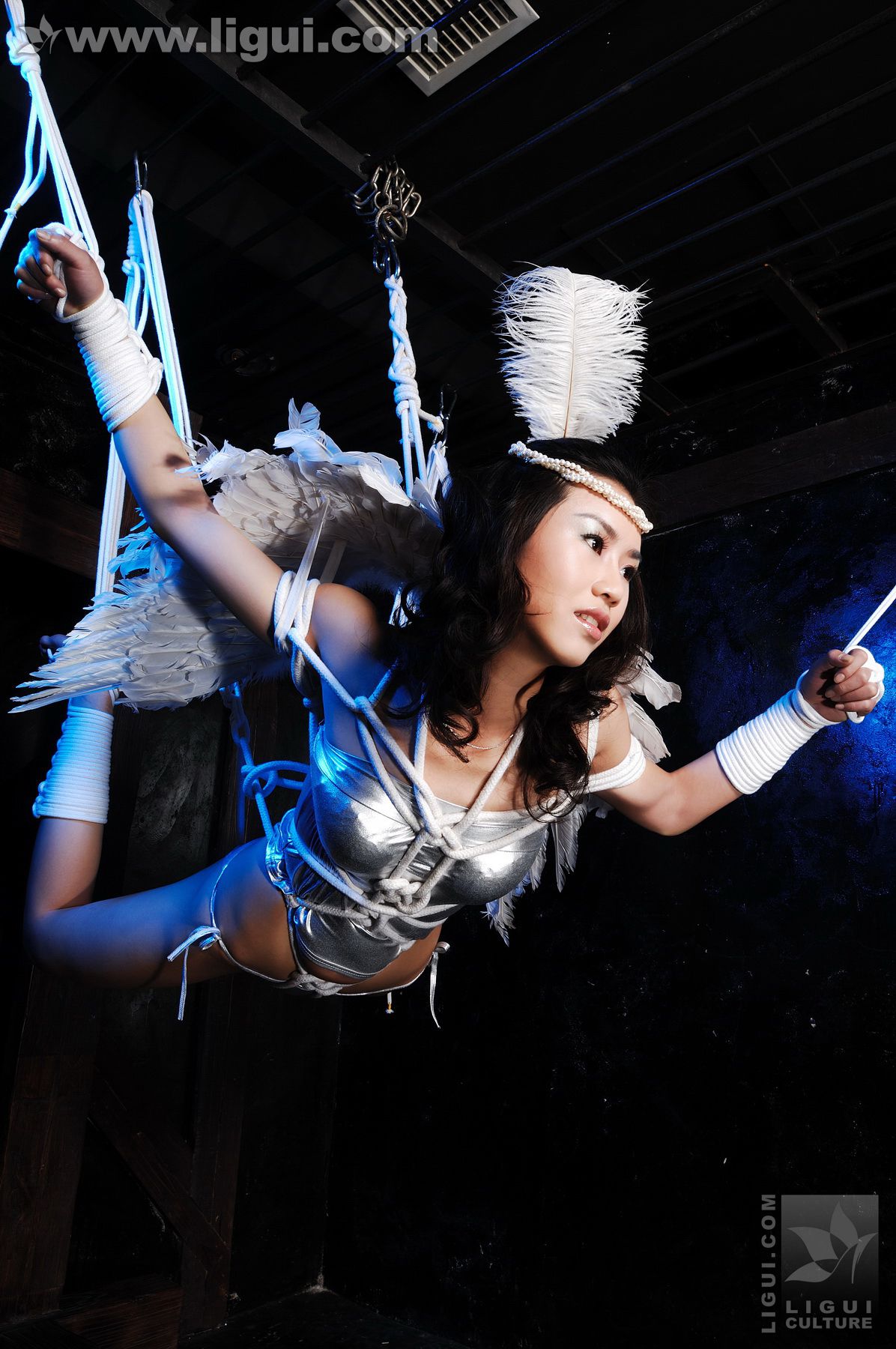 Model 由美《坠落的圣诞天使》 [丽柜美束LiGui] 丝足写真图片_第3张