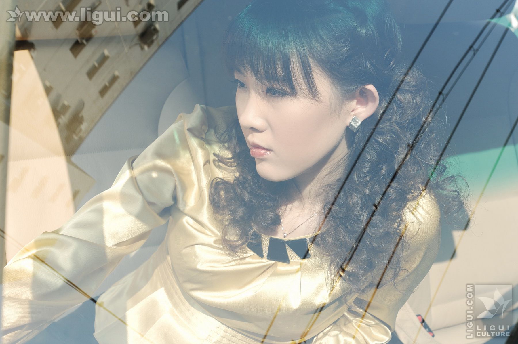 Model 菲菲《宝马藏娇看美丝》 [丽柜LiGui] 美腿玉足写真图片_第4张