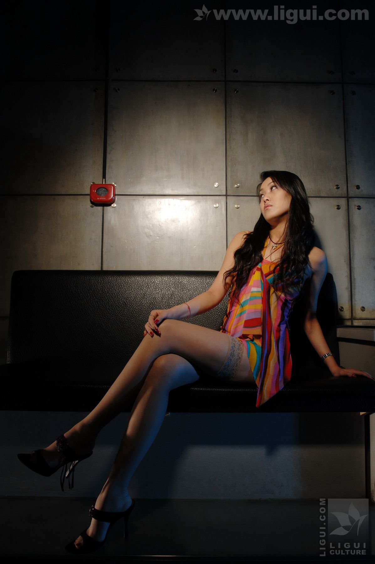 Model 咪惠美、琳达《丝袜美女玩台球》 [丽柜LiGui] 美腿玉足写真图片_第3张