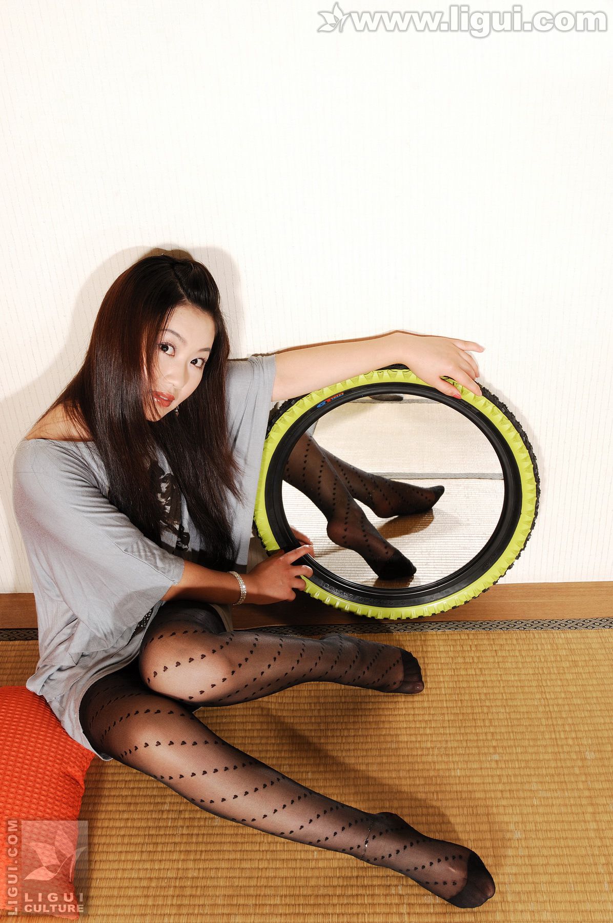Model 小露露《脱丝沐浴》 [丽柜LiGui] 比足写真图片_第4张