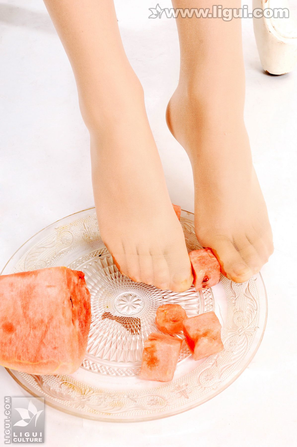 Model 伊园《甜美丝足炸出的西瓜汁》 [丽柜LiGui] 丝足写真图片_第5张