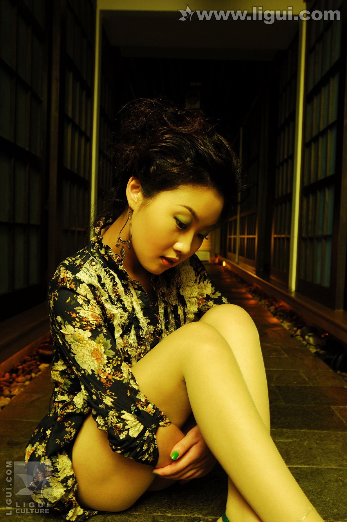 Model 小露露《性感小猫咪》 [丽柜LiGui] 丝足写真图片_第2张