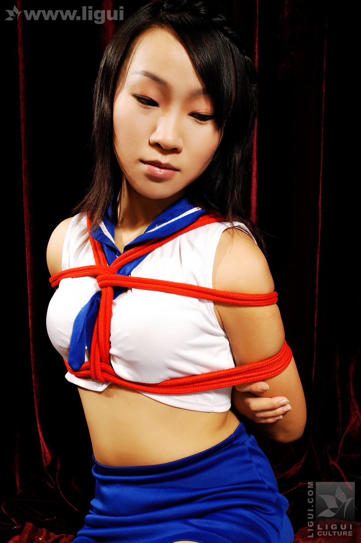 Model 伊园《被困网中欲出不能》 [丽柜美束LiGui] 丝足写真图片_第3张