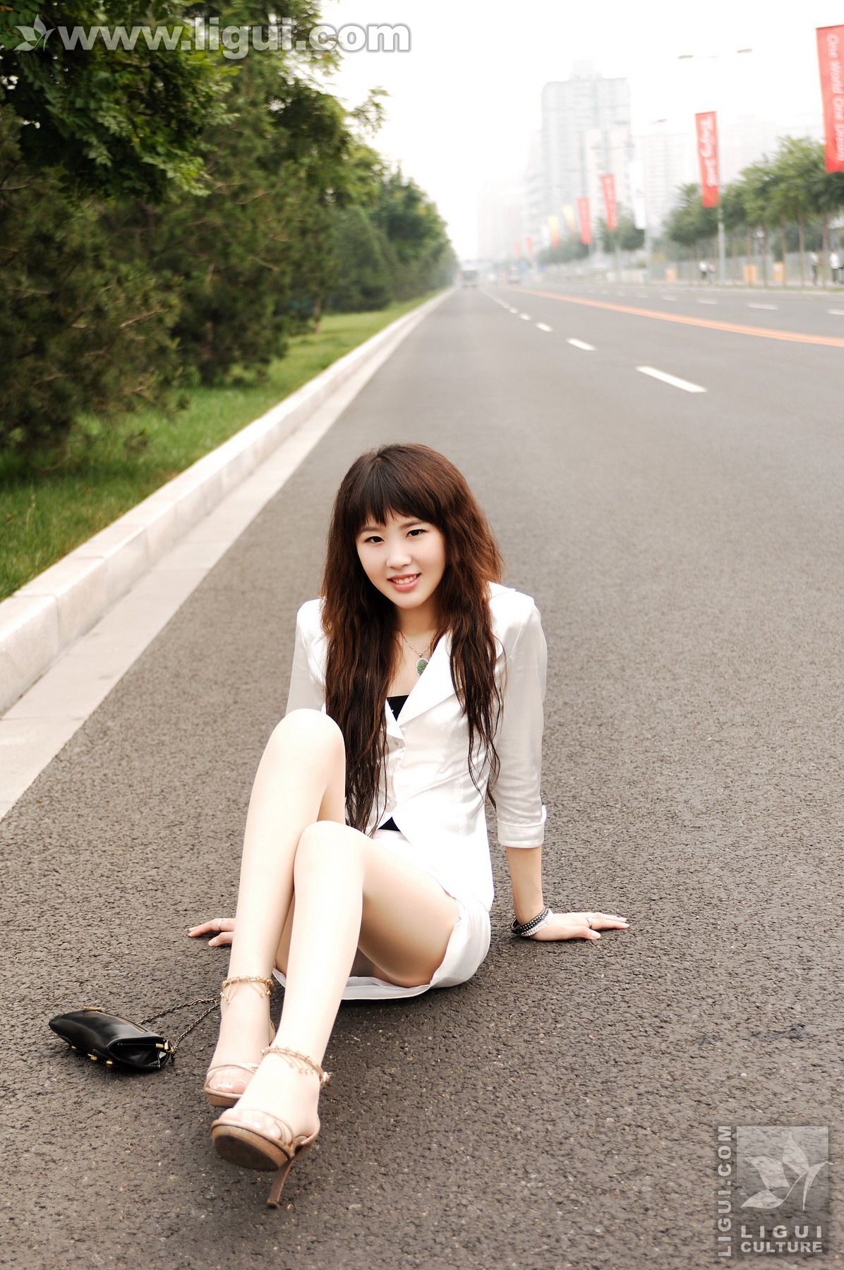 Model 菲菲《超级美女奥运赛场展》 [丽柜LiGui] 美腿玉足写真图片_第4张