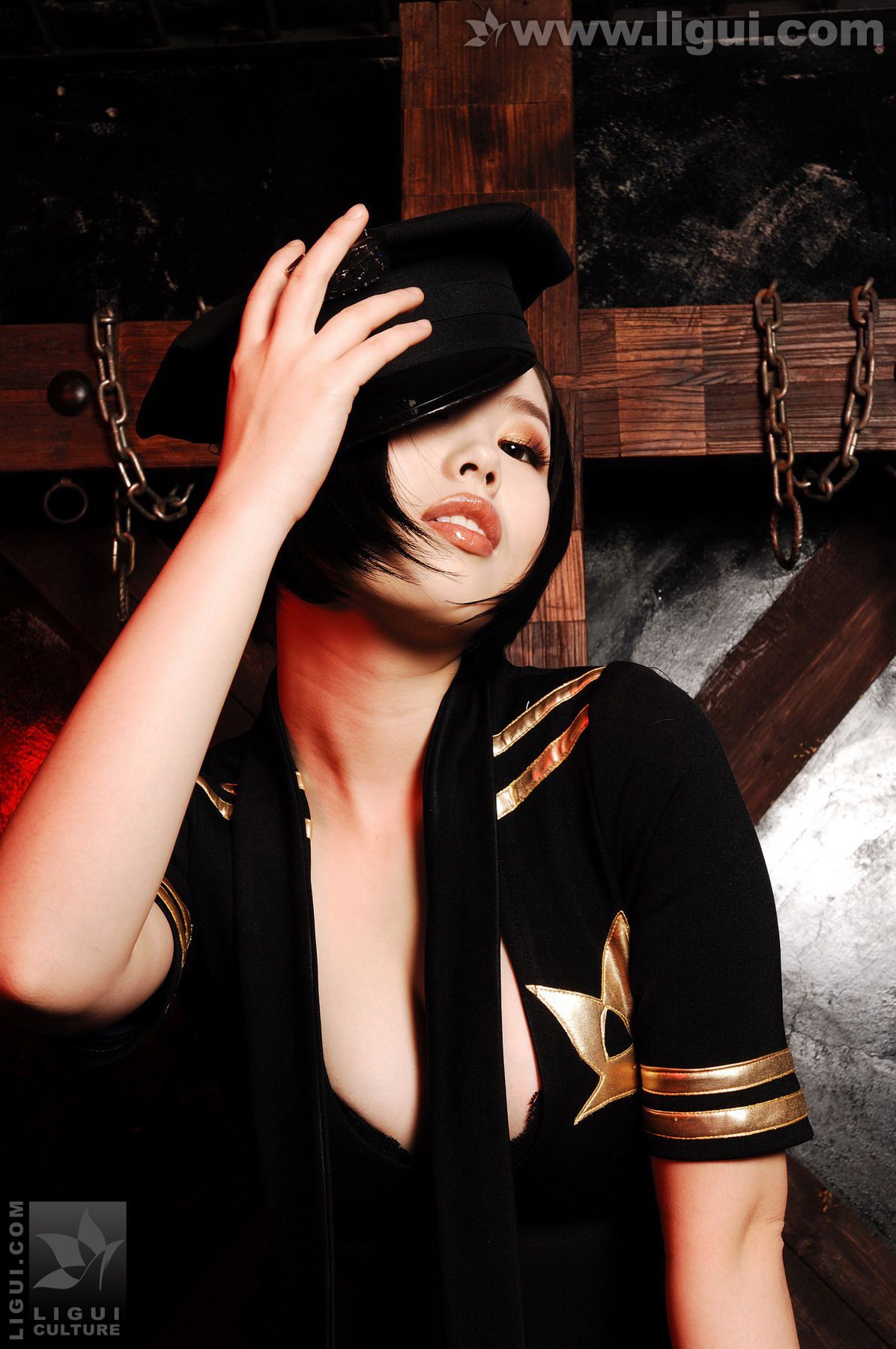 Model 幕子《霸道女王妩媚黑色》 [丽柜LiGui] 丝袜玉足写真图片_第2张