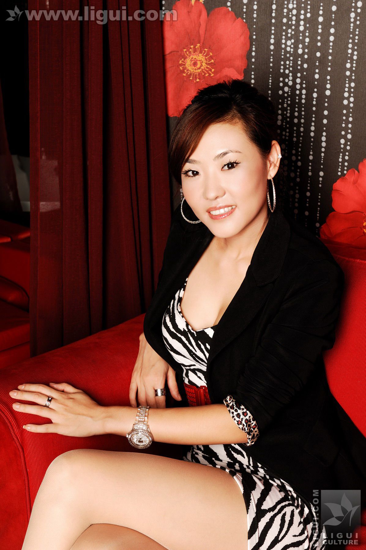 Model CoCo《沉醉其中》 [丽柜LiGui] 美腿玉足写真图片_第5张
