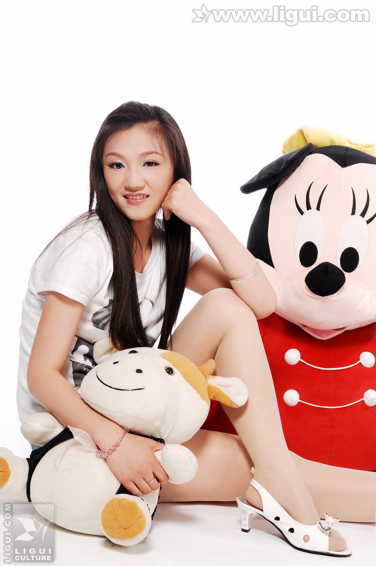Model 小倩《小倩与玩偶之丝袜美足》 [丽柜LiGui] 美腿玉足写真图片_第3张