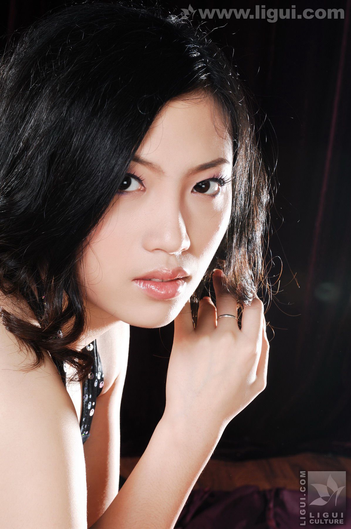 Model 左左《尊贵身份的完美诱惑美足》 [丽柜LiGui] 美腿玉足写真图片_第1张