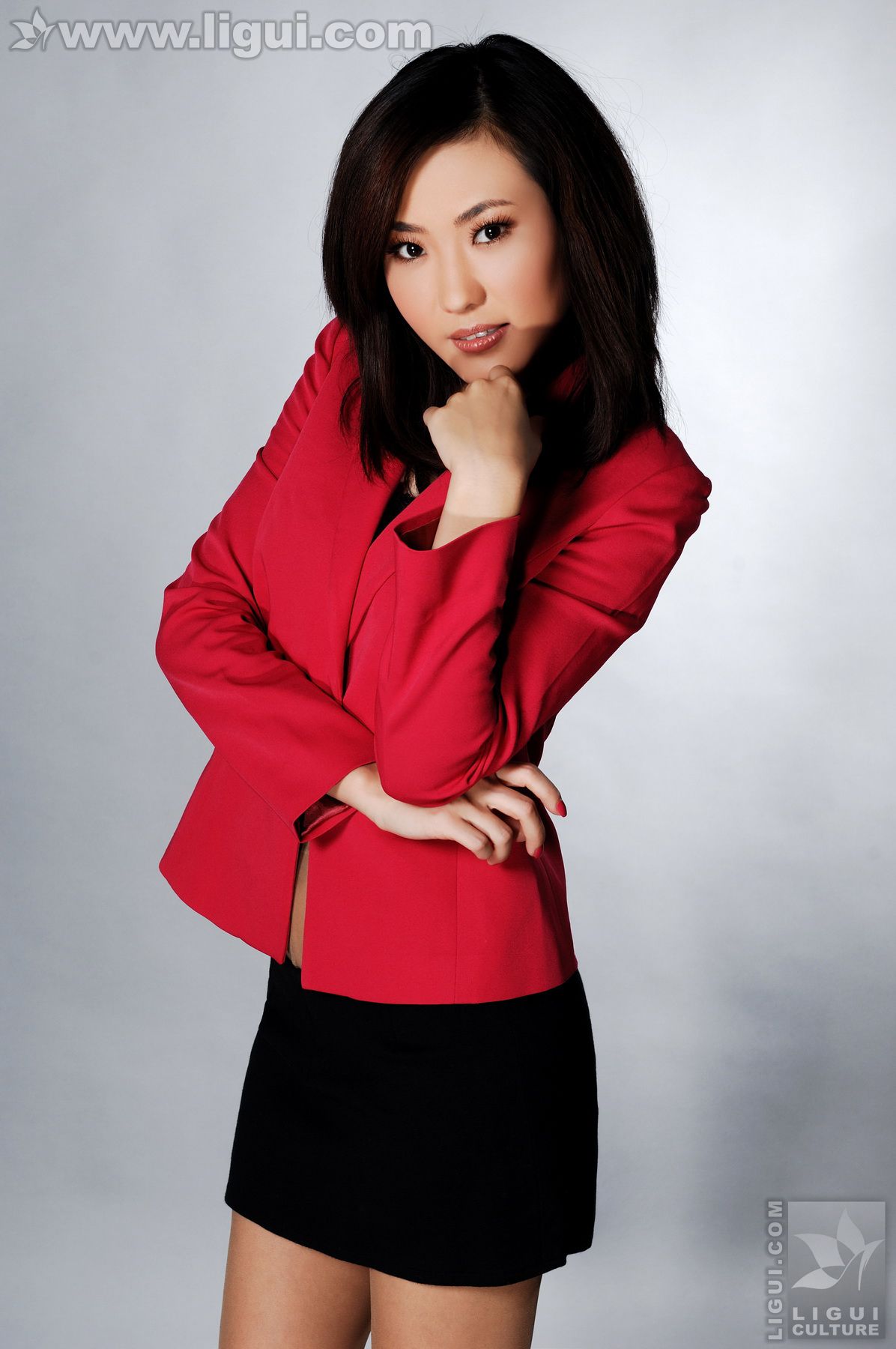 Model CoCo《职业装下的高跟魅力风姿》 [丽柜LiGui] 美腿玉足写真图片_第1张