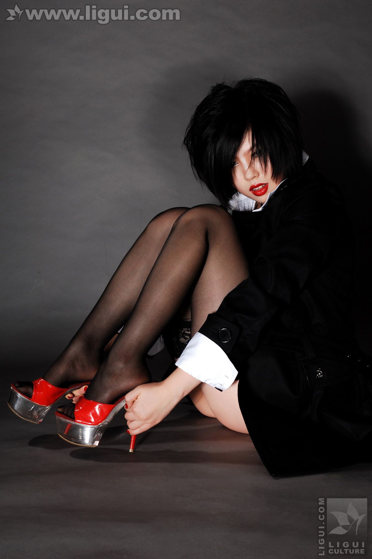 Model 慕子《奢华的气质，唯美的视觉》 [丽柜LiGui] 美腿玉足写真图片_第5张