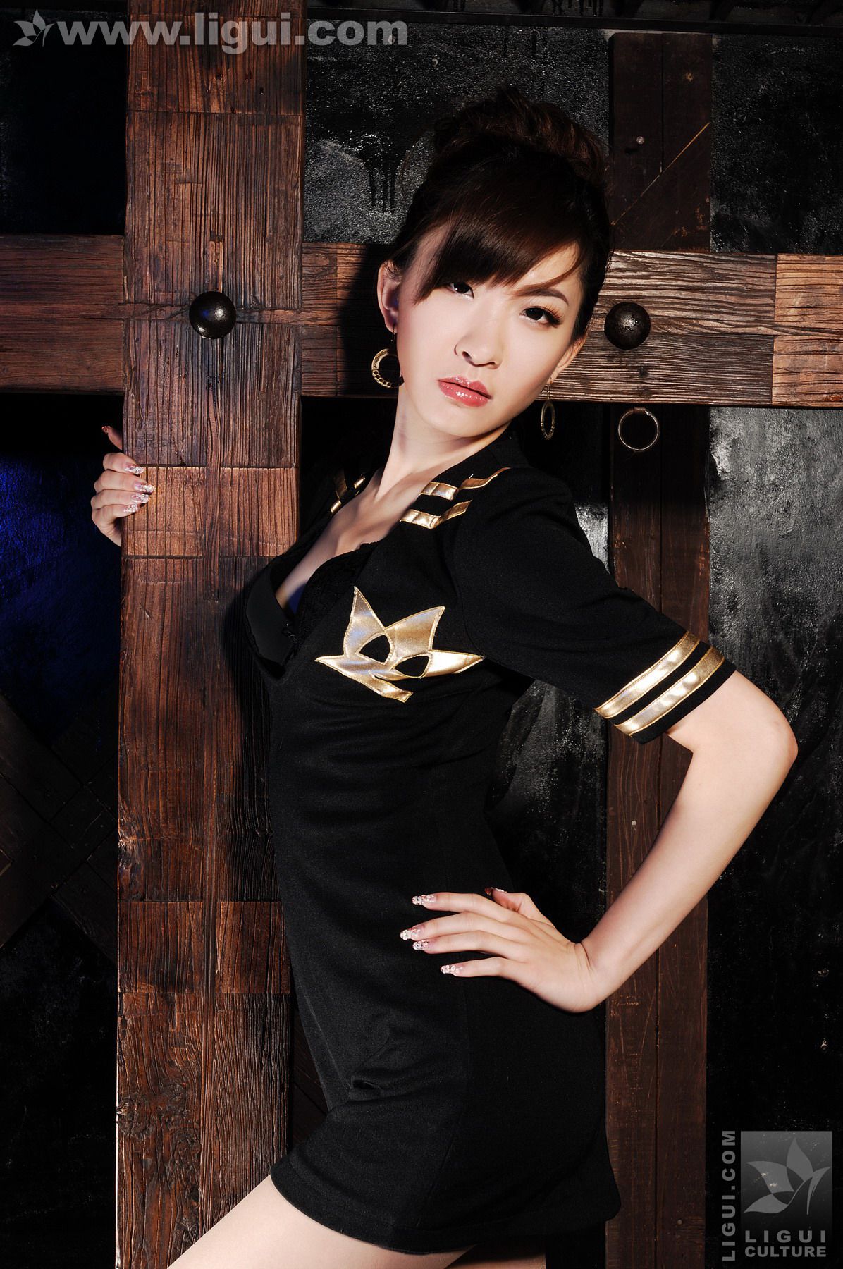 Model 小雪《古典风气之下的高跟魅力》 [丽柜LiGui] 美腿玉足写真图片_第4张