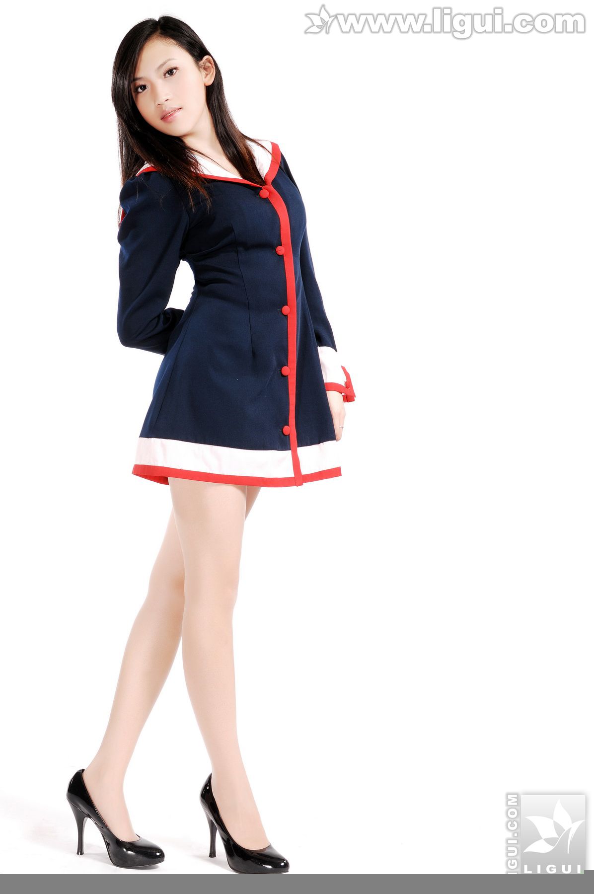Model 左左《纯情极致的高跟风情》 [丽柜LiGui] 美腿玉足写真图片_第1张