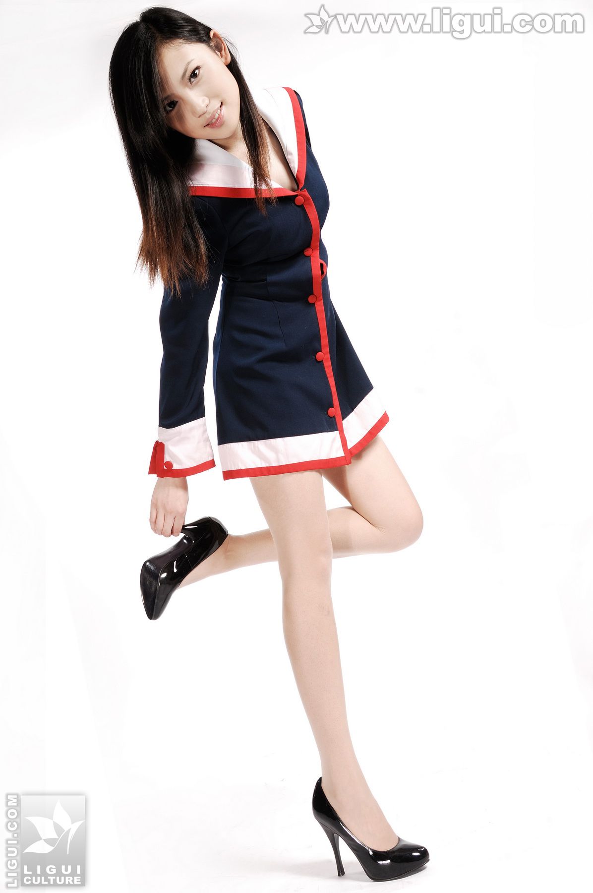 Model 左左《纯情极致的高跟风情》 [丽柜LiGui] 美腿玉足写真图片_第4张