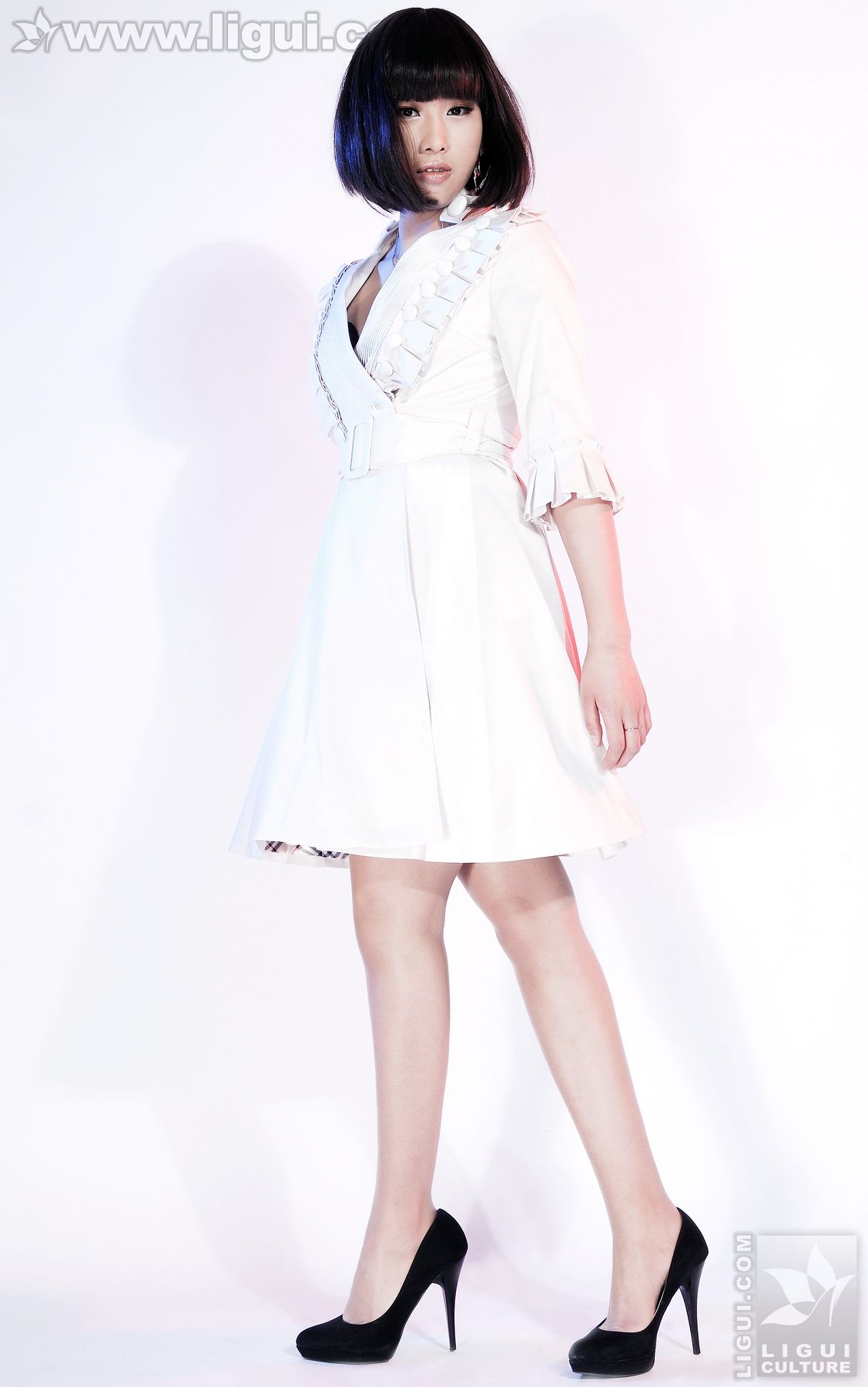 Model 思玉《天使般的纯情，风靡的高跟》 [丽柜LiGui] 美腿玉足写真图片_第3张