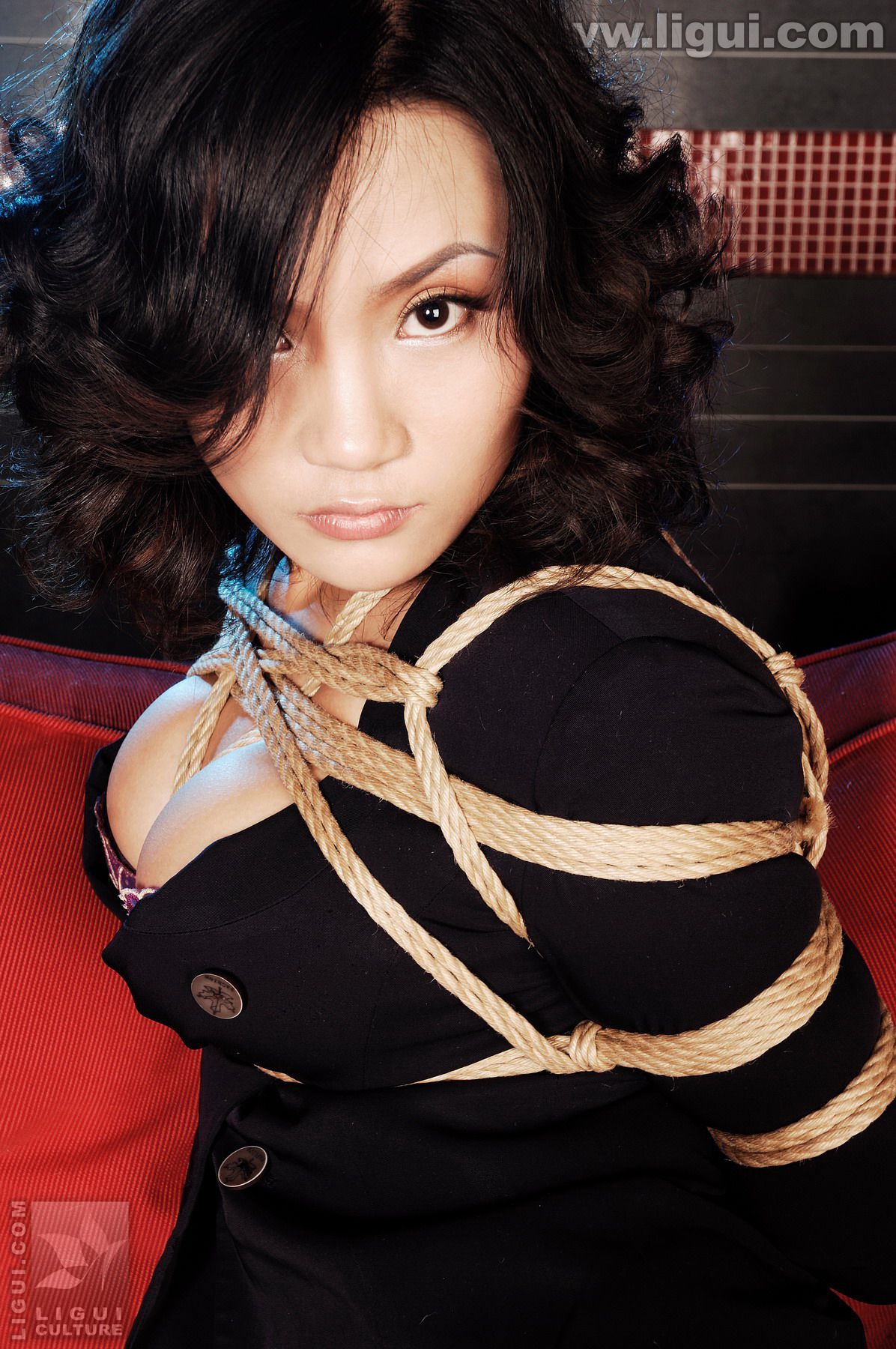 Model lucy《被捆绑的梦幻镜头》 [丽柜美束LiGui] 美腿玉足写真图片_第3张