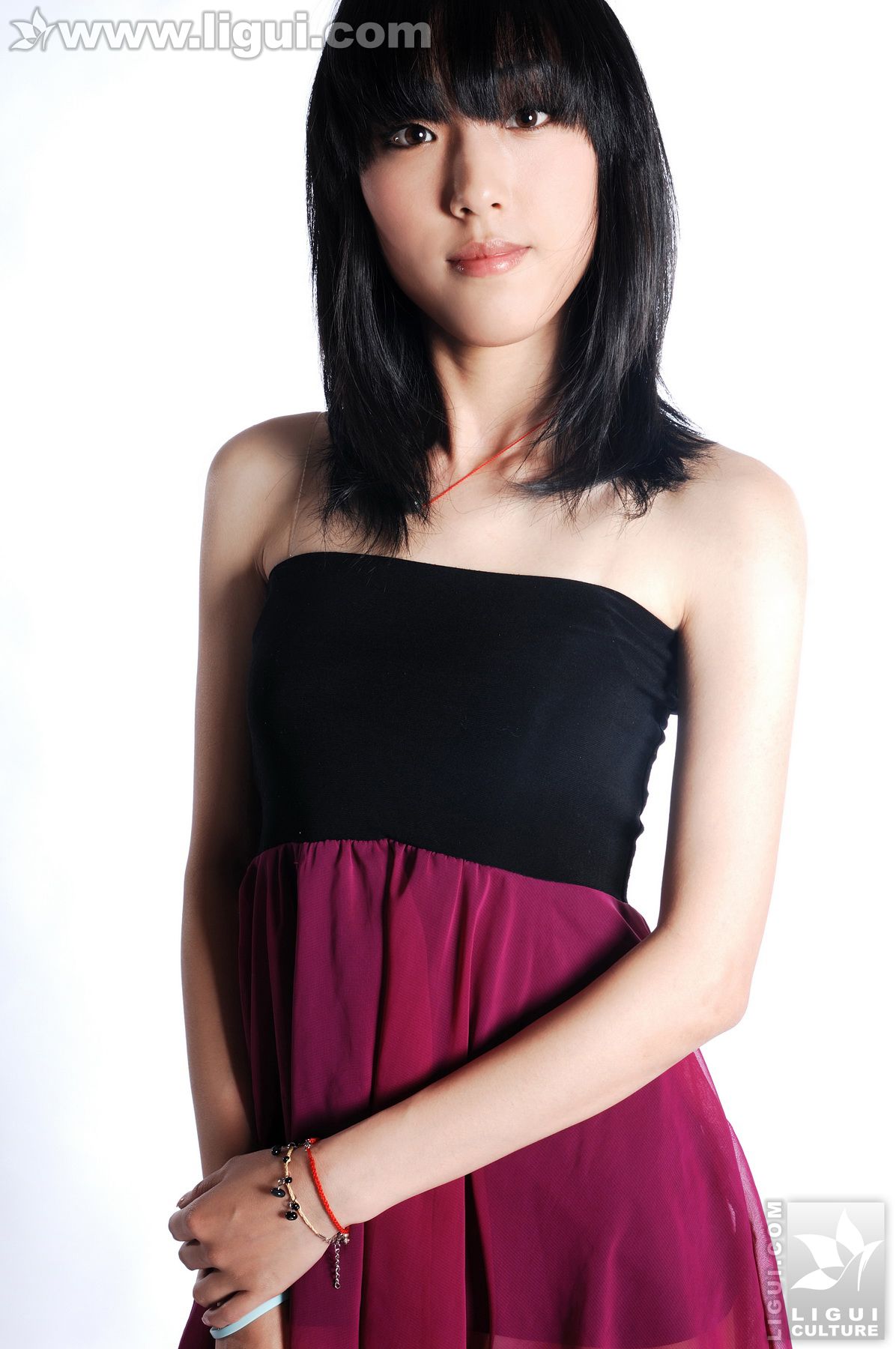 Model 吕莹嫒《顶级视觉的高跟大片》 [丽柜LiGui] 美腿玉足写真图片_第1张