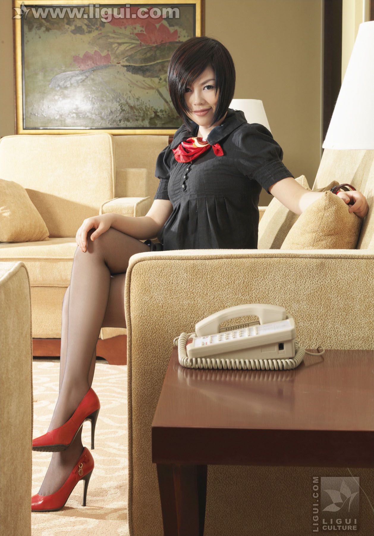 Model 慕子《经典家居中的丝袜演绎》 [丽柜LiGui] 美腿玉足写真图片_第2张