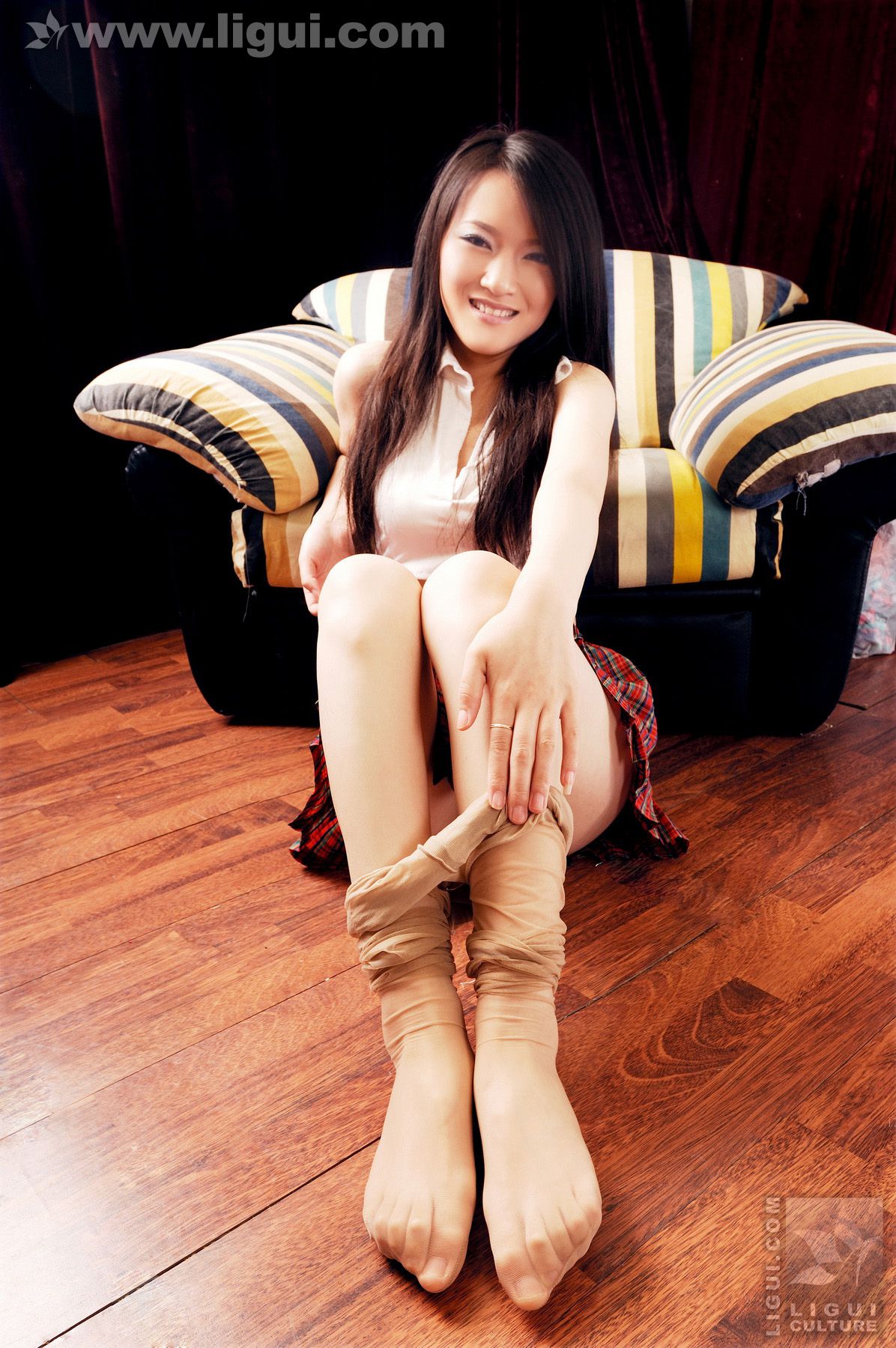 Model 文婷《甜美可爱的肉丝袜高跟》 [丽柜LiGui] 美腿玉足写真图片_第3张