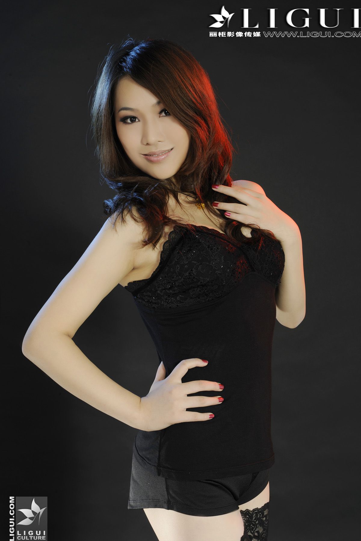 Model 文静《黑色蕾丝的诱惑》 [丽柜LiGui] 美腿玉足写真图片_第2张